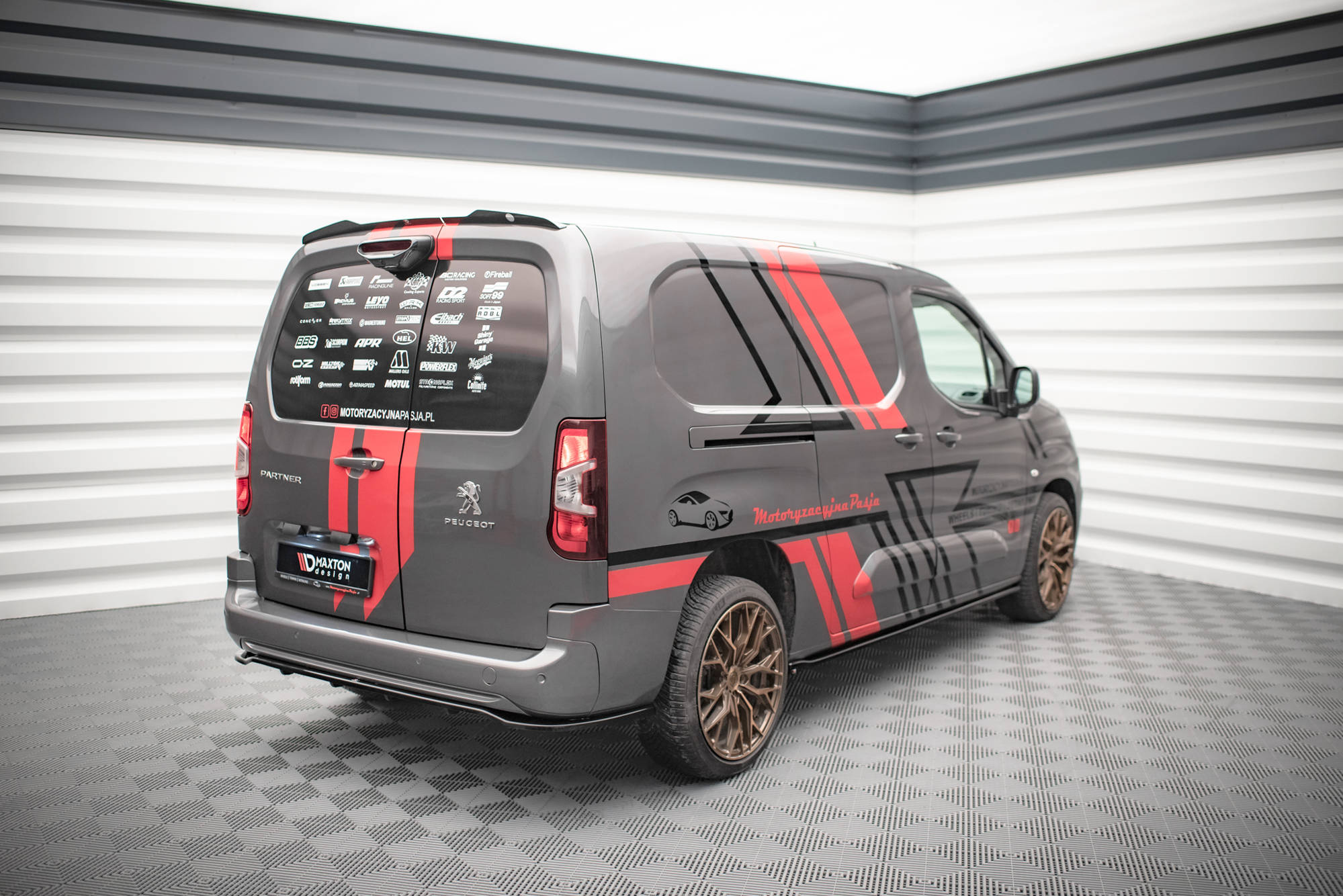 Central Rear Splitter (Vertical Bars) Peugeot Partner Long Mk3 - 2