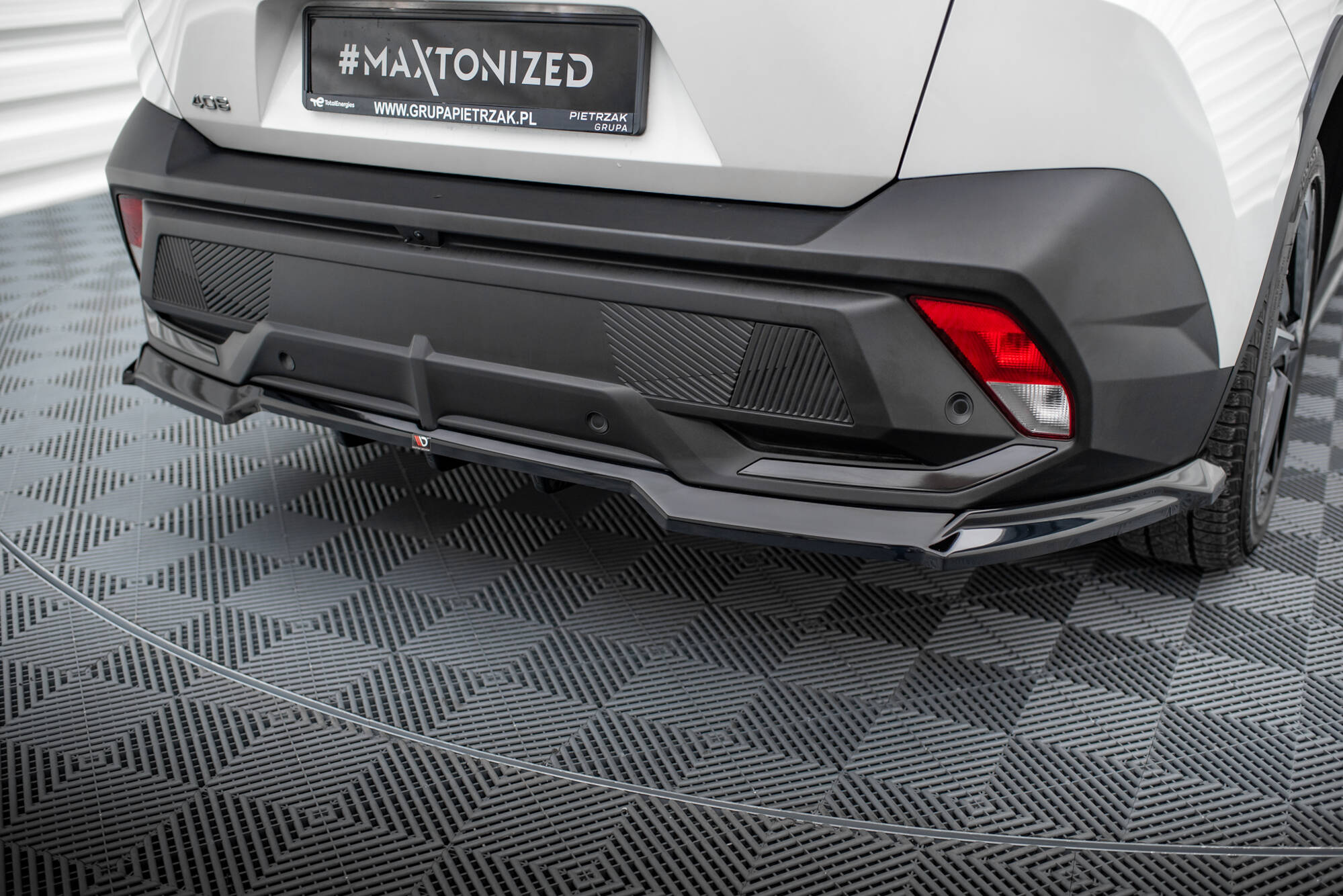 Central Rear Splitter (Vertical Bars) Peugeot 408 Mk1 - 2