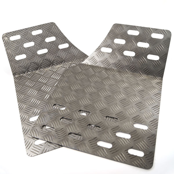ALU ANTI-SLIP FLOOR 300X400MM (LEFT AND RIGHT)