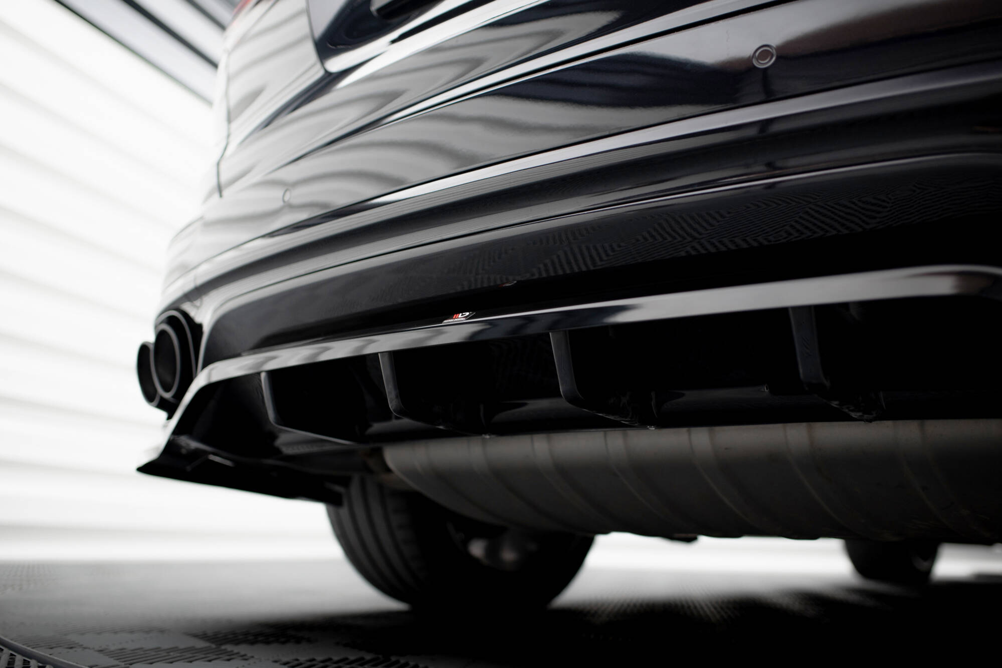 Central Rear Splitter (Vertical Bars) Porsche Cayenne Mk2 Facelift - 6