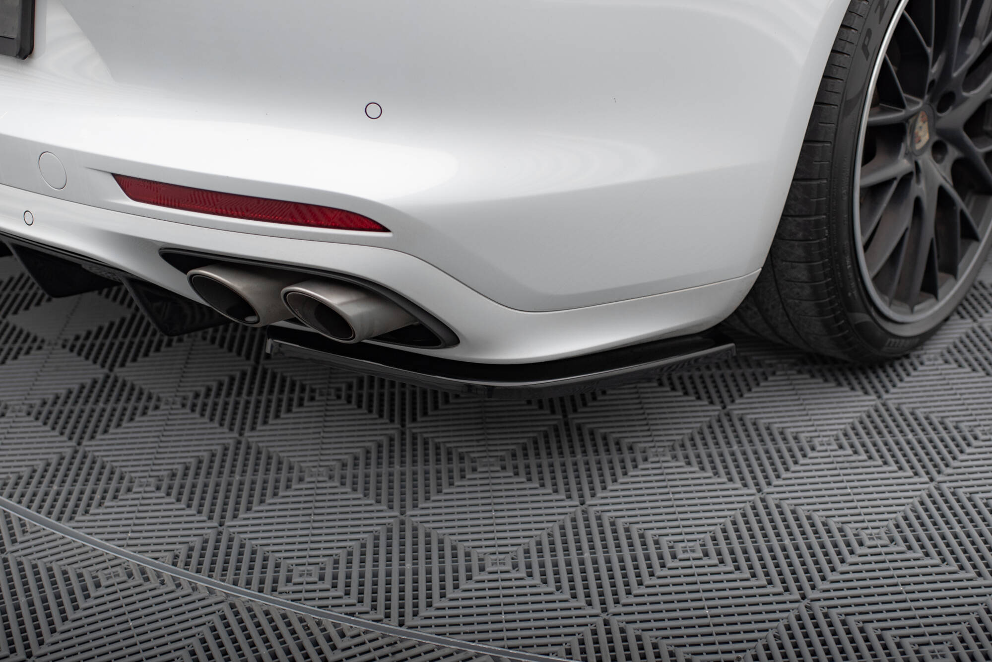 Rear Side Splitters Porsche Panamera GTS 971 - 4