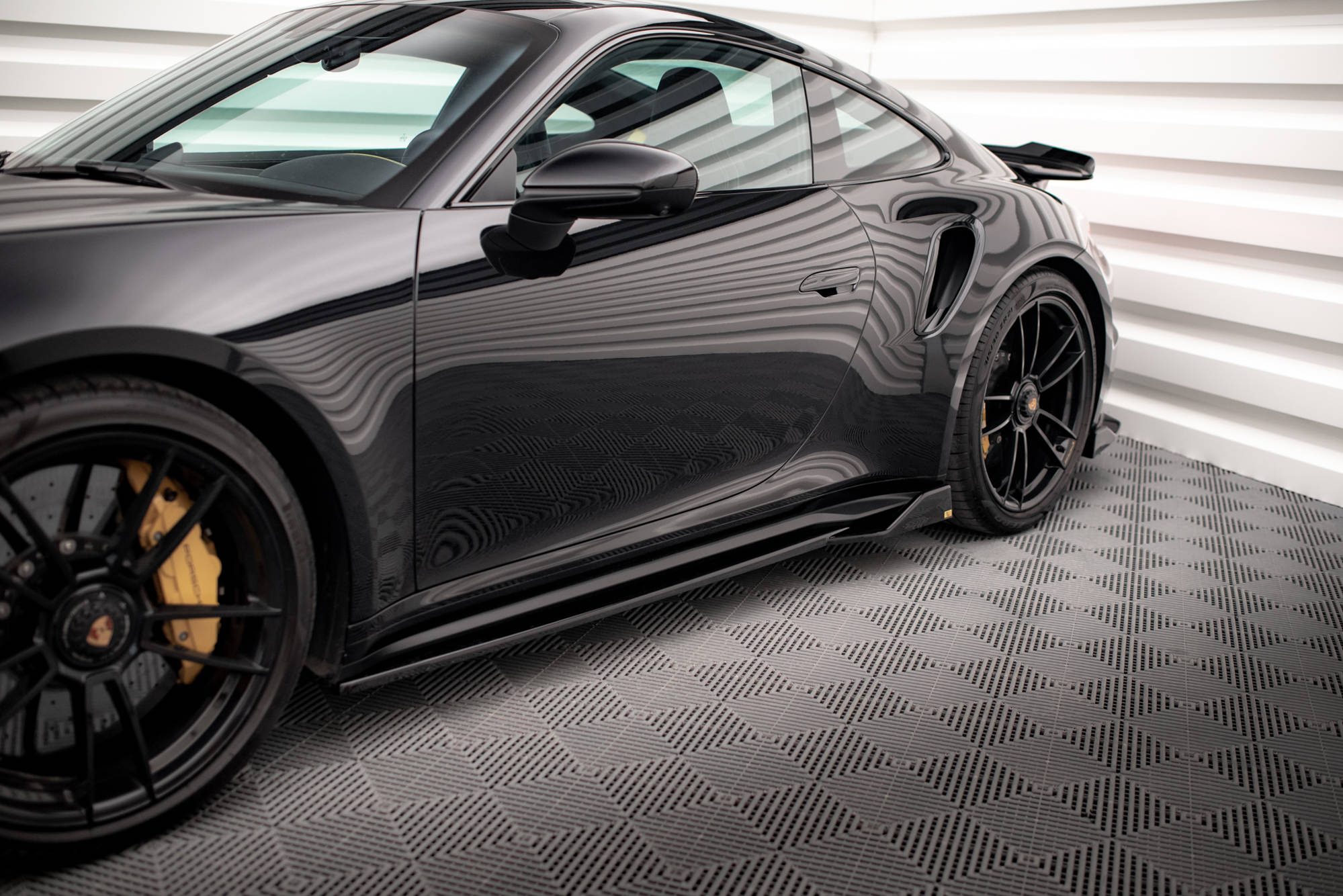 Side Skirts Diffusers Porsche 911 Turbo S 992 - 4
