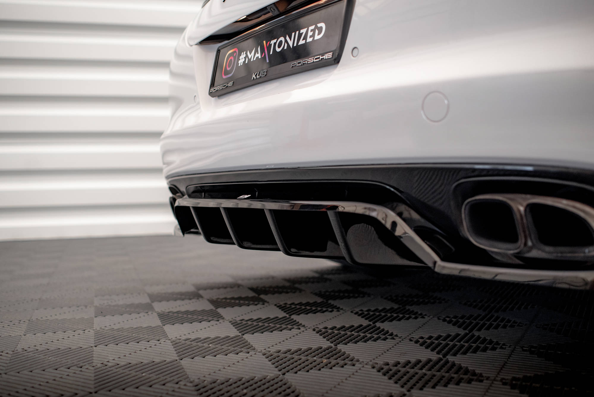 Central Rear Splitter (Vertical Bars) Porsche Panamera Turbo 970 - 5