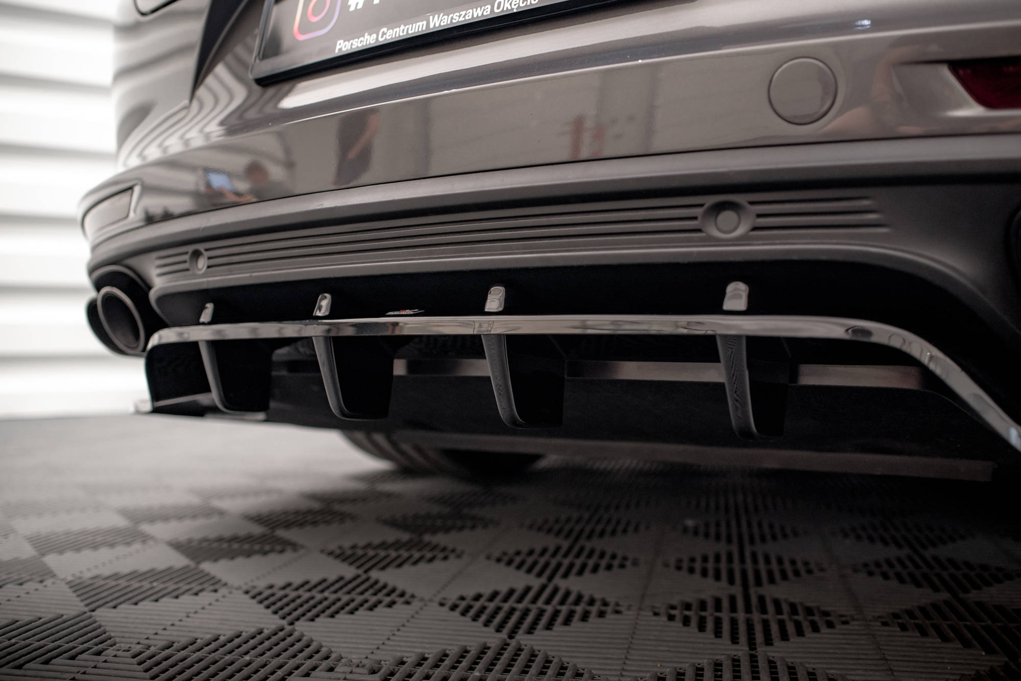 Central Rear Splitter (Vertical Bars) Porsche Panamera Turbo S E-Hybrid / Panamera E-Hybrid / Panamera 4S 971 - 6
