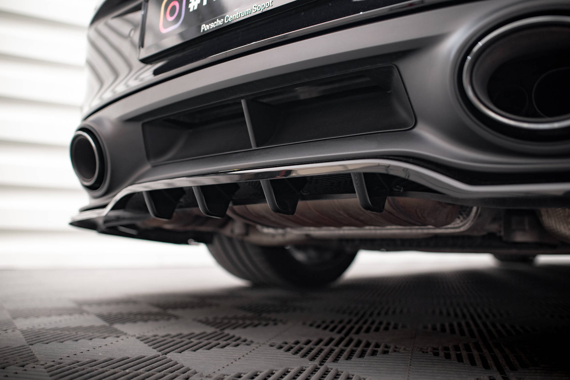 Central Rear Splitter (Vertical Bars) Porsche 911 Turbo S 992 - 6