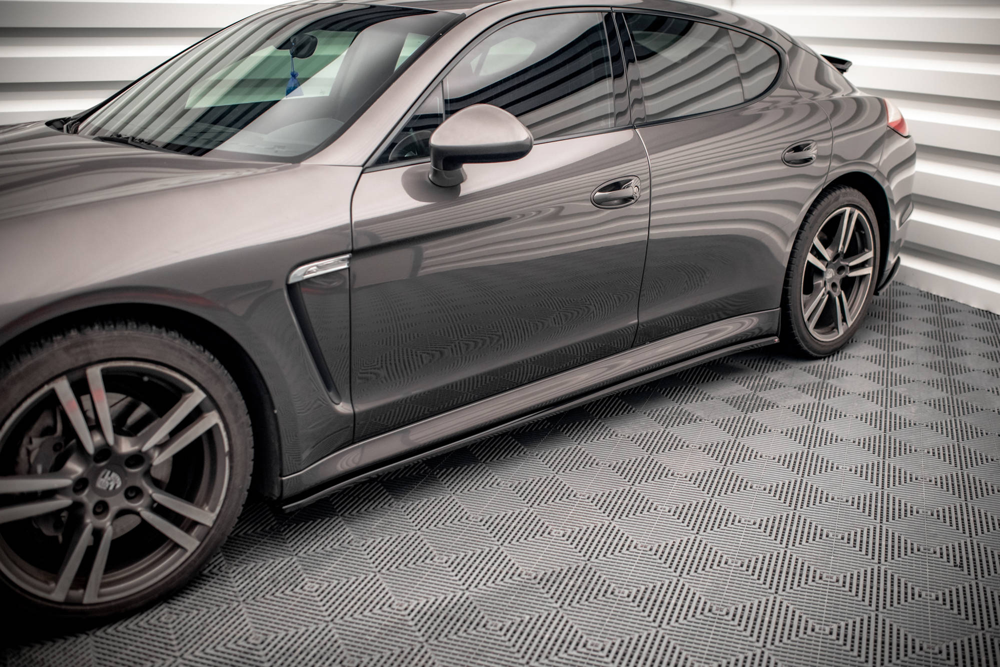 Side Skirts Diffusers V.2 Porsche Panamera / Panamera Diesel / Panamera Turbo 970 - 3