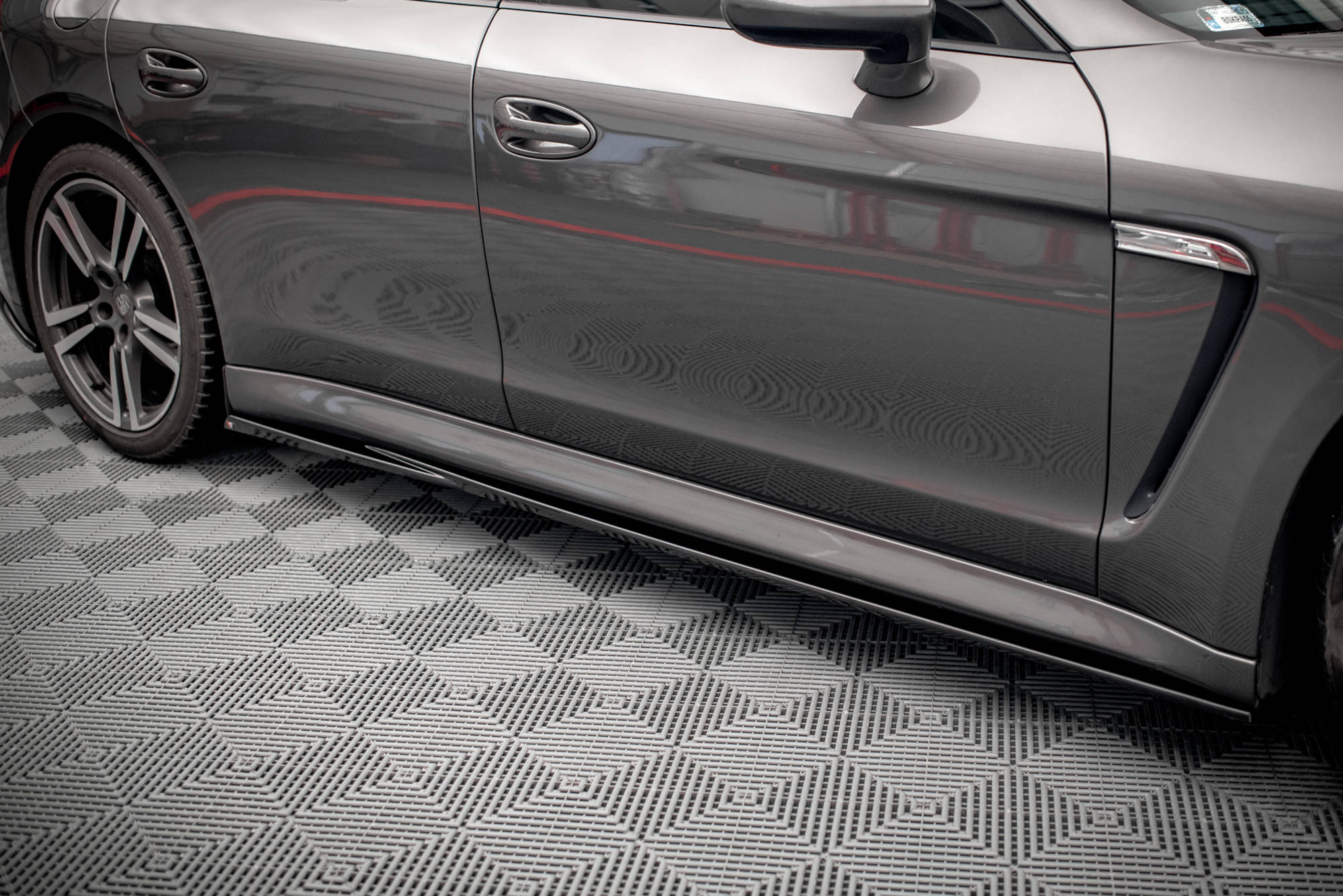 Side Skirts Diffusers V.1 Porsche Panamera / Panamera Diesel / Panamera Turbo 970 - 3