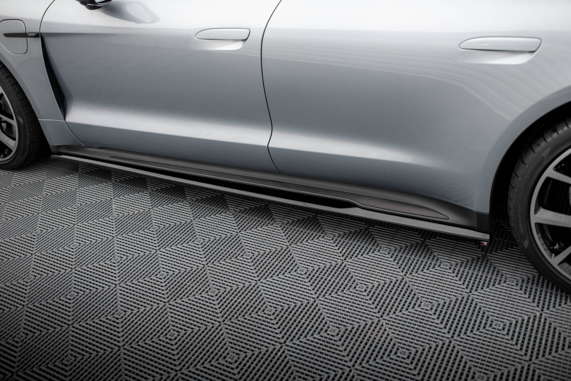 Side Skirts Diffusers Porsche Taycan Sport Design / Taycan 4 Sport Design / Taycan 4S Sport Design / Taycan GTS Sport Design Mk1 - 4