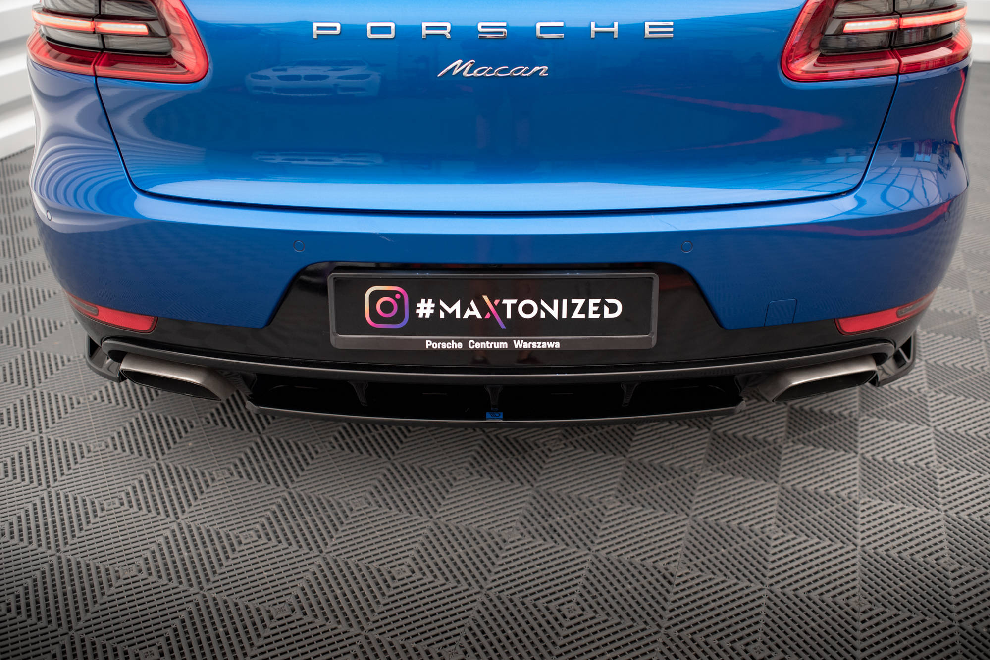 Central Rear Splitter Porsche Macan Mk1 - 3