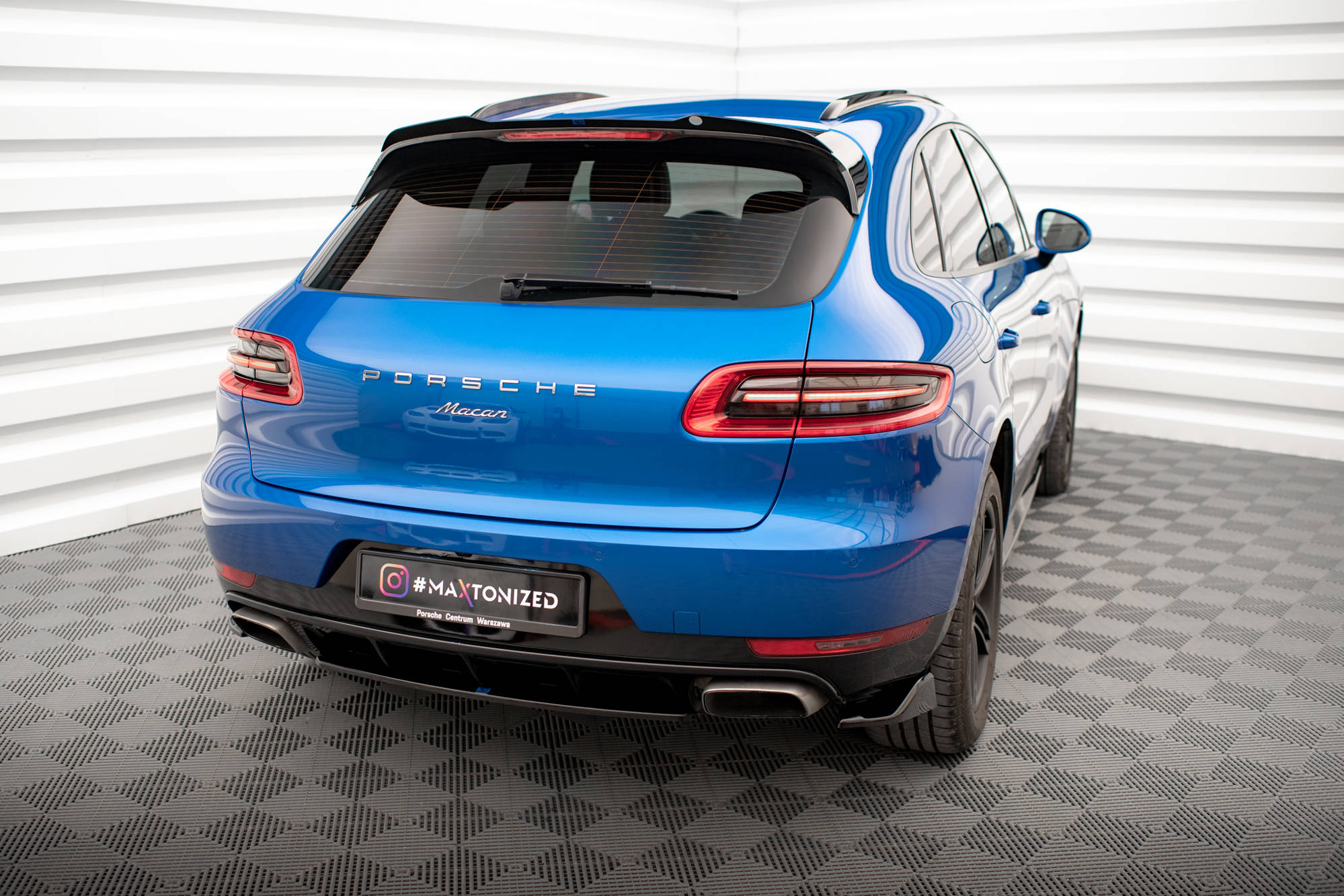 Central Rear Splitter Porsche Macan Mk1 - 4
