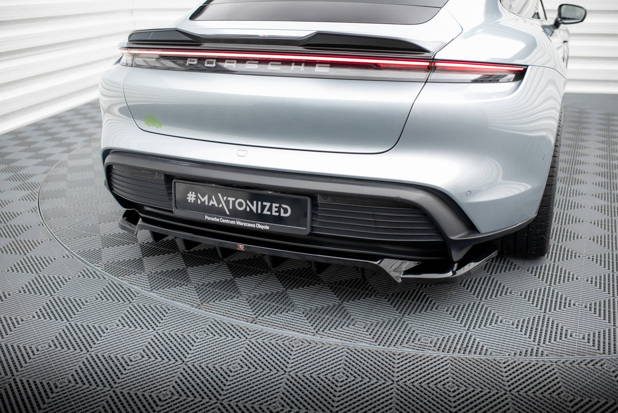 Central Rear Splitter (Vertical Bars) Porsche Taycan / Taycan 4 / Taycan 4S / Taycan GTS Mk1 - 8