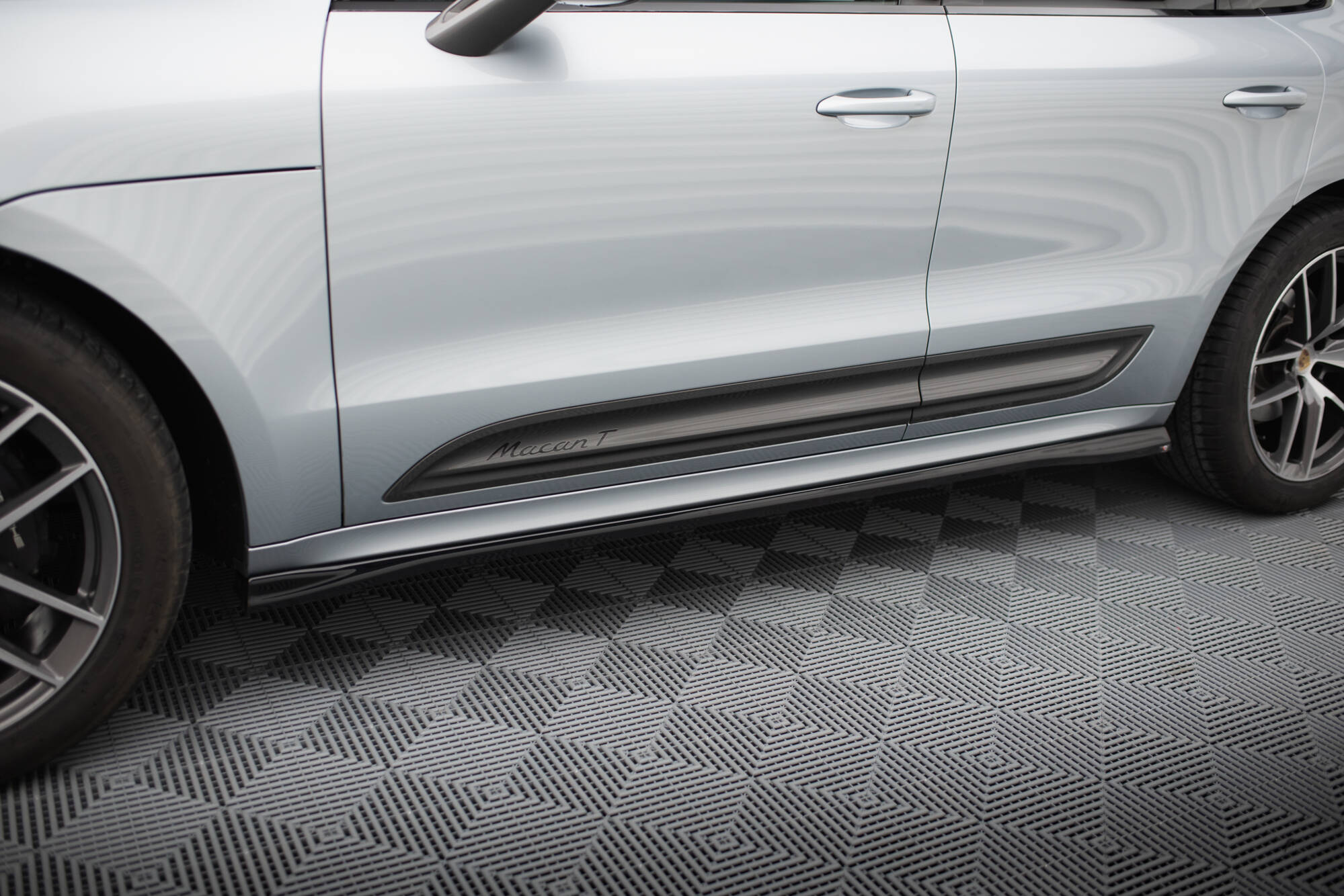 Side Skirts Diffusers Porsche Macan T / GTS Mk1 Facelift 2 - 6