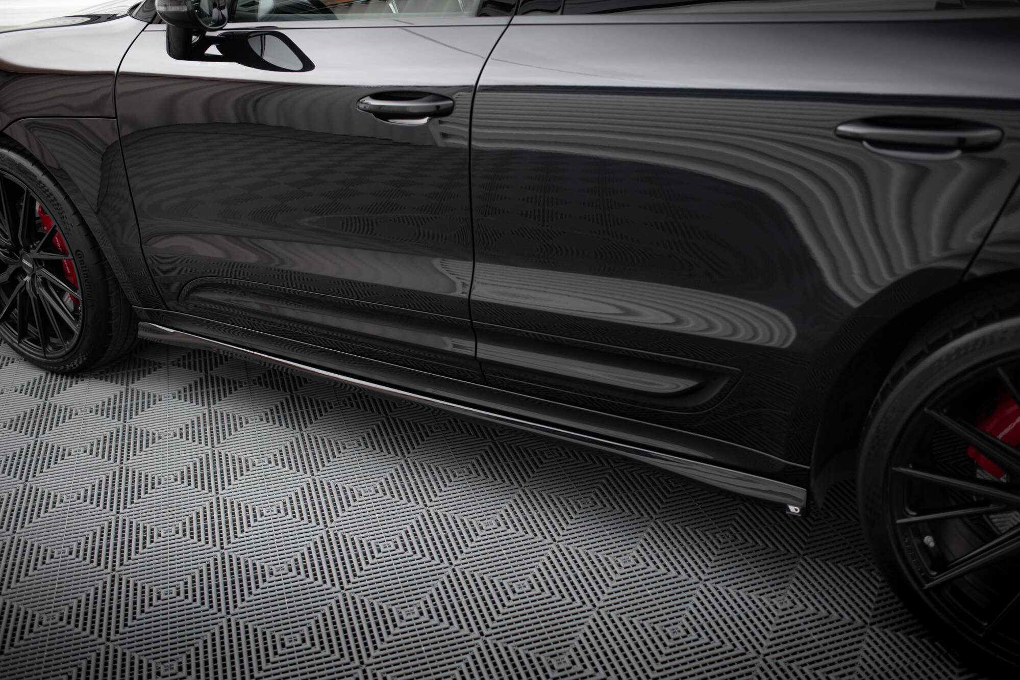 Side Skirts Diffusers Porsche Macan T / GTS Mk1 Facelift 2 - 4