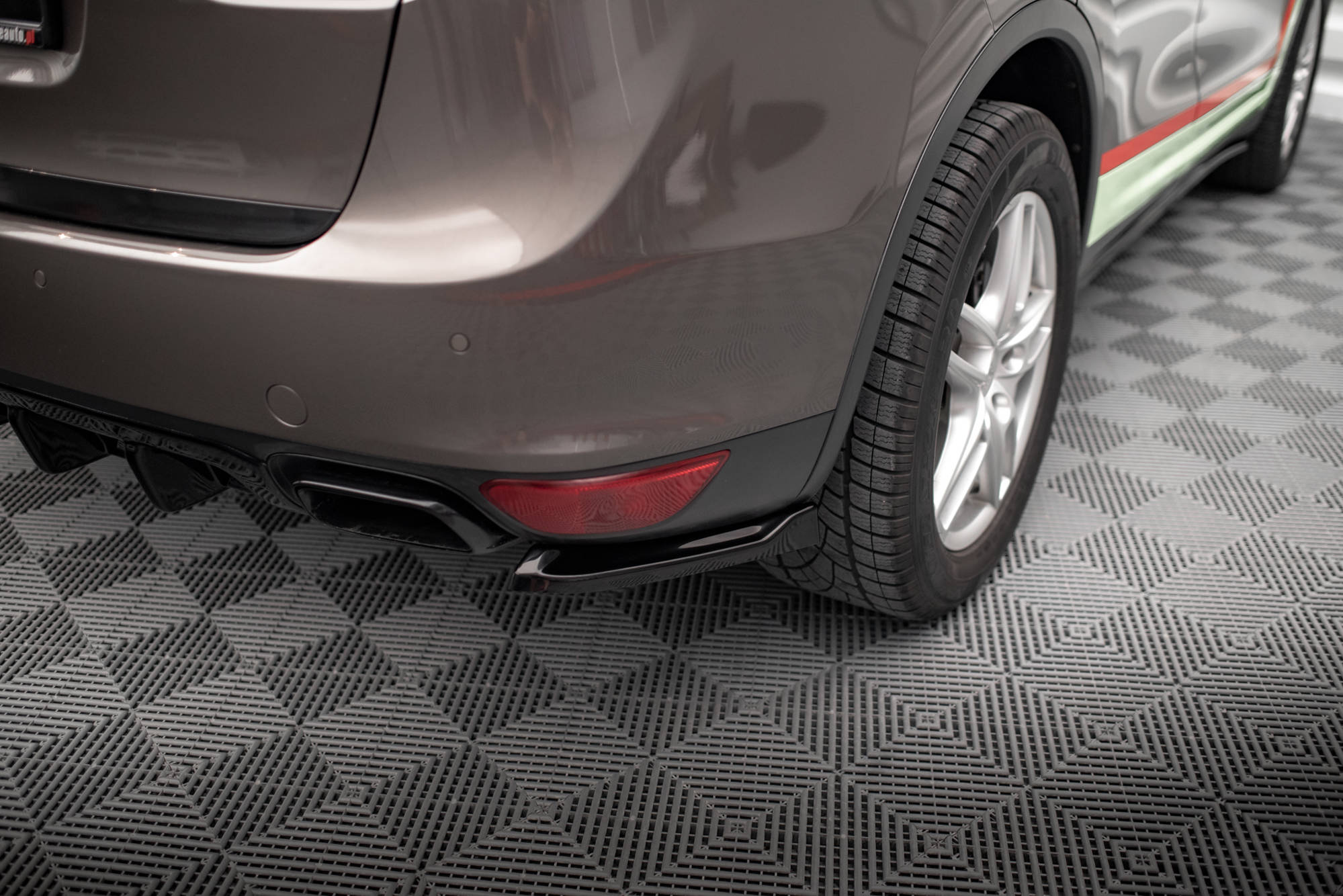 Rear Side Splitters Porsche Cayenne Mk2 - 4
