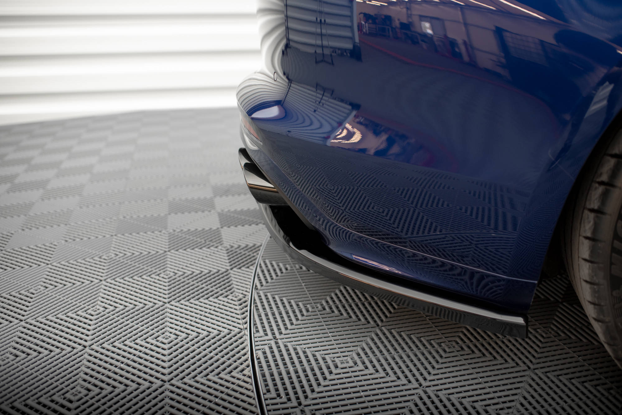 Central Rear Splitter (Vertical Bars) Porsche Panamera E-Hybrid 971 Facelift - 4