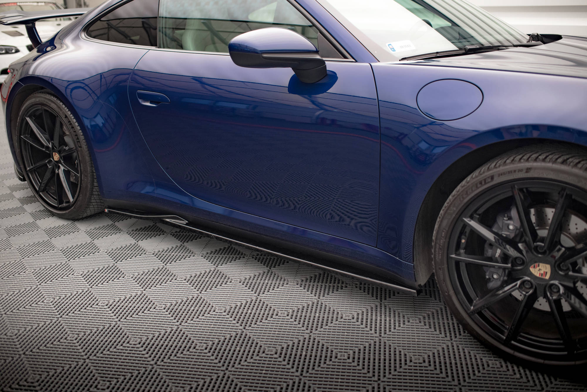 Side Skirts Diffusers V.1 Porsche 911 Carrera Aero / Carrera GTS 992 - 3
