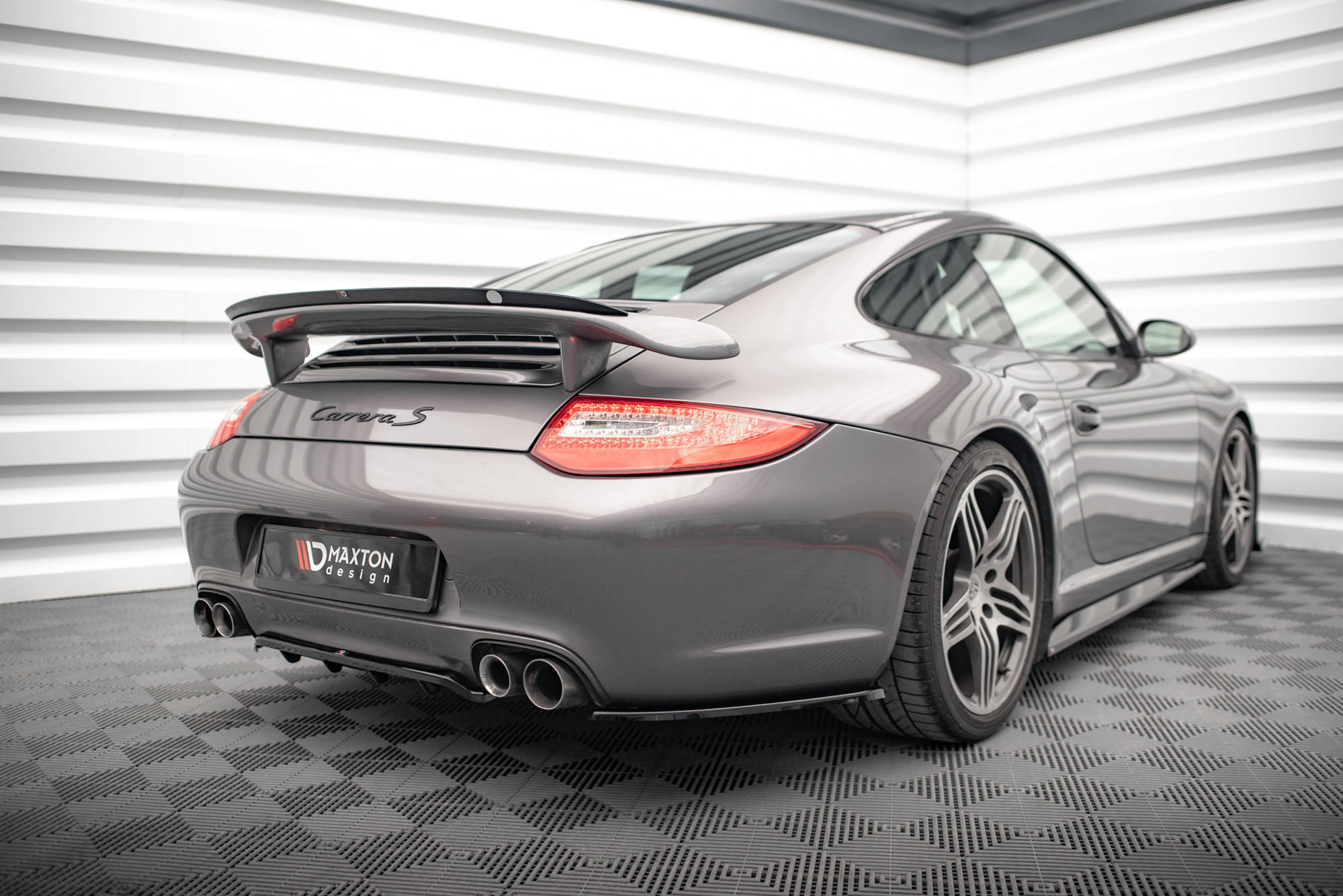 Central Rear Splitter (Vertical Bars) Porsche 911 Carrera / Carrera GTS 997 Facelift - 2