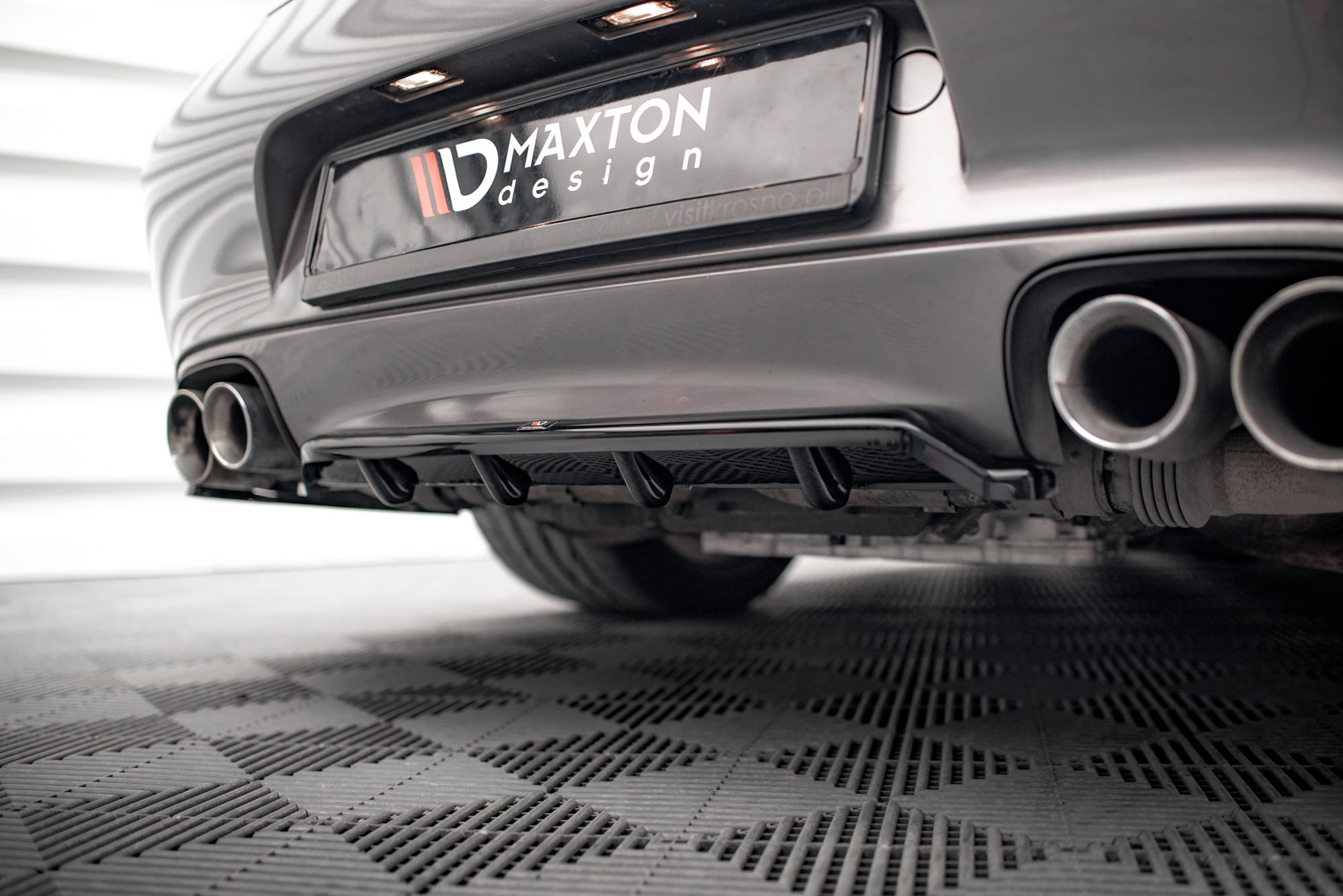 Central Rear Splitter (Vertical Bars) Porsche 911 Carrera / Carrera GTS 997 Facelift - 3