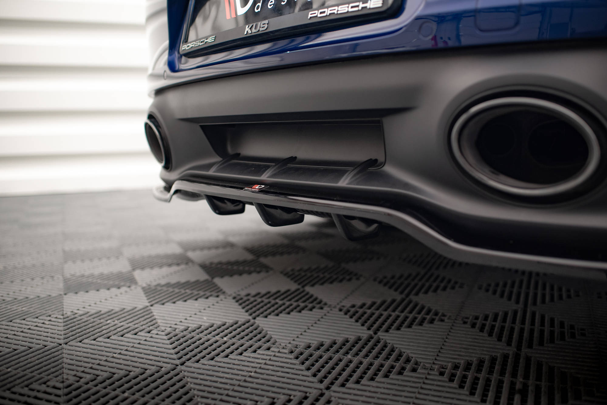 Central Rear Splitter (Vertical Bars) V.1 Porsche 911 Carrera Aero / Carrera GTS 992 - 3