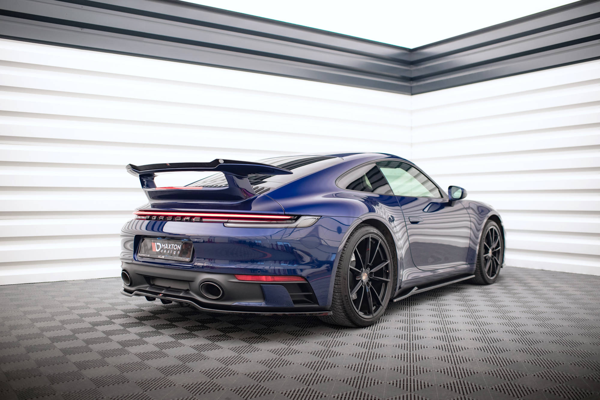 Central Rear Splitter (Vertical Bars) V.1 Porsche 911 Carrera Aero / Carrera GTS 992 - 4
