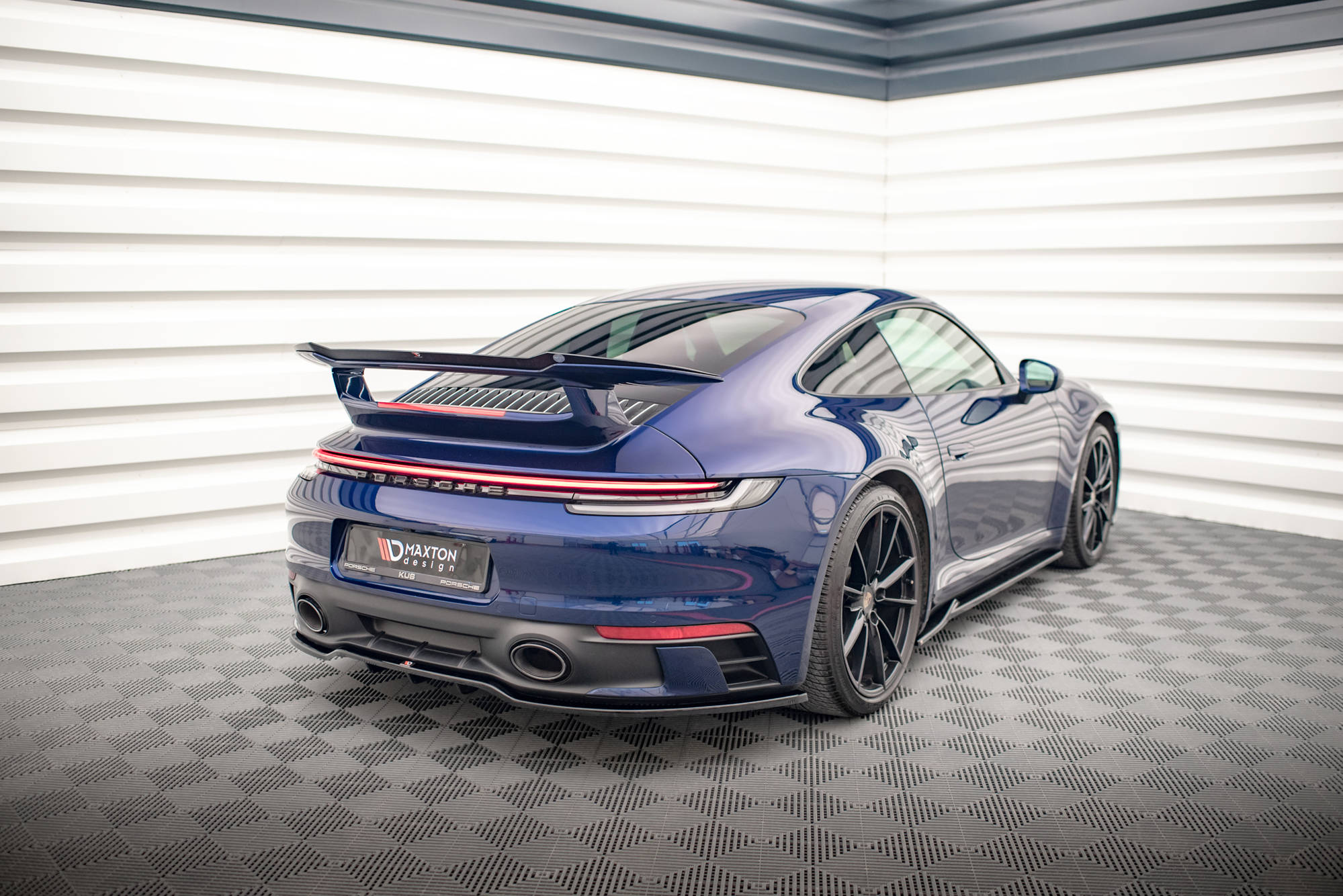 Central Rear Splitter (Vertical Bars) V.1 Porsche 911 Carrera Aero / Carrera GTS 992 - 5