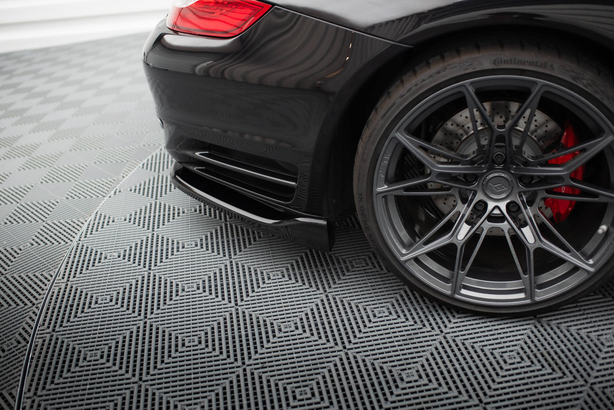 Central Rear Splitter (Vertical Bars) Porsche 911 Turbo 997 - 5