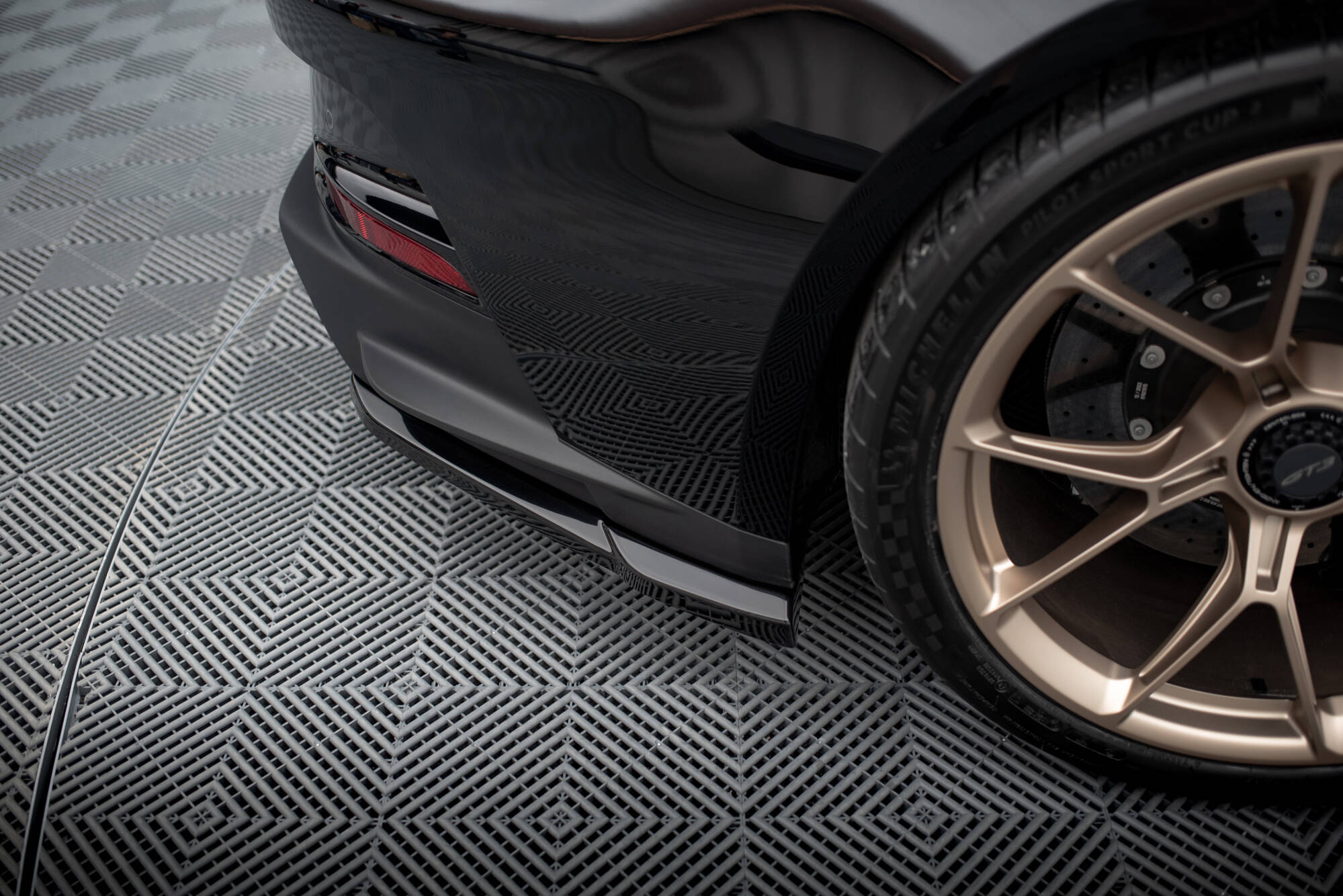 Rear Side Splitters Porsche 911 992 GT3 - 4