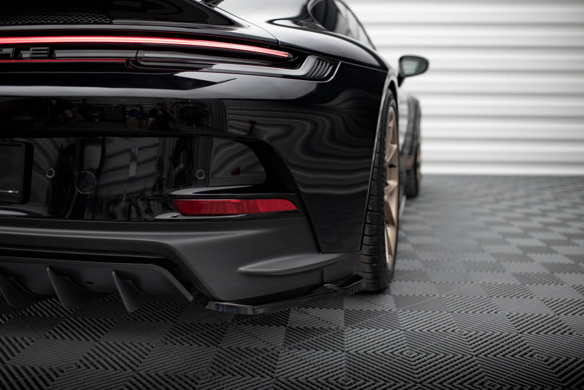 Rear Side Splitters Porsche 911 992 GT3 - 5