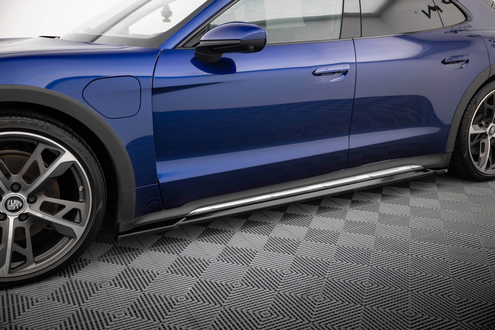 Side Skirts Diffusers Porsche Taycan Cross Turismo 4S - 3