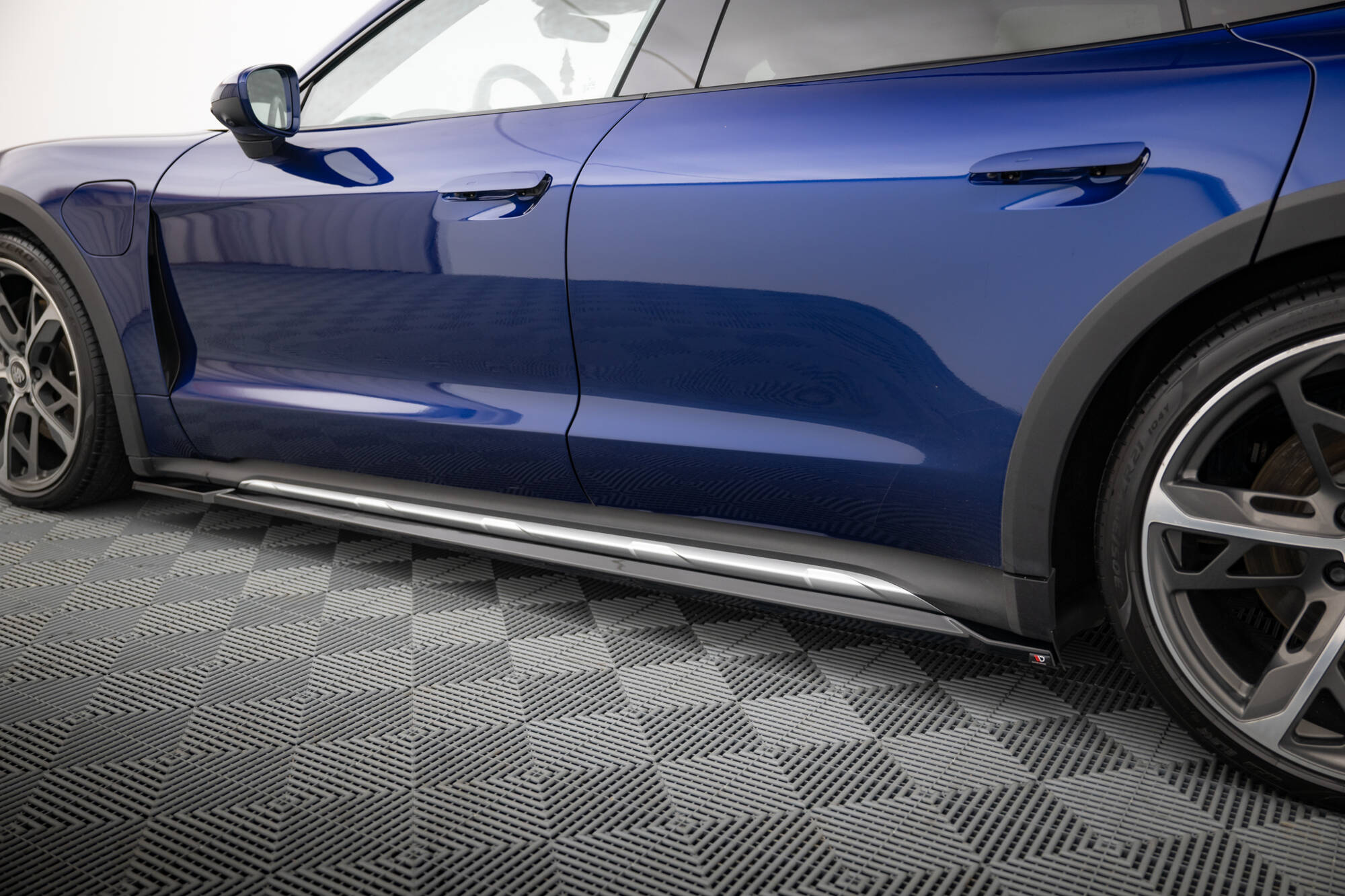 Side Skirts Diffusers Porsche Taycan Cross Turismo 4S - 4