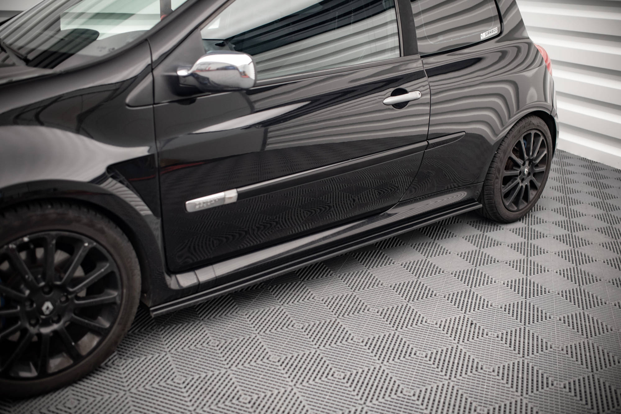 Side Skirts Diffusers Renault CLIO MK3 RS (2006-2012) - 2