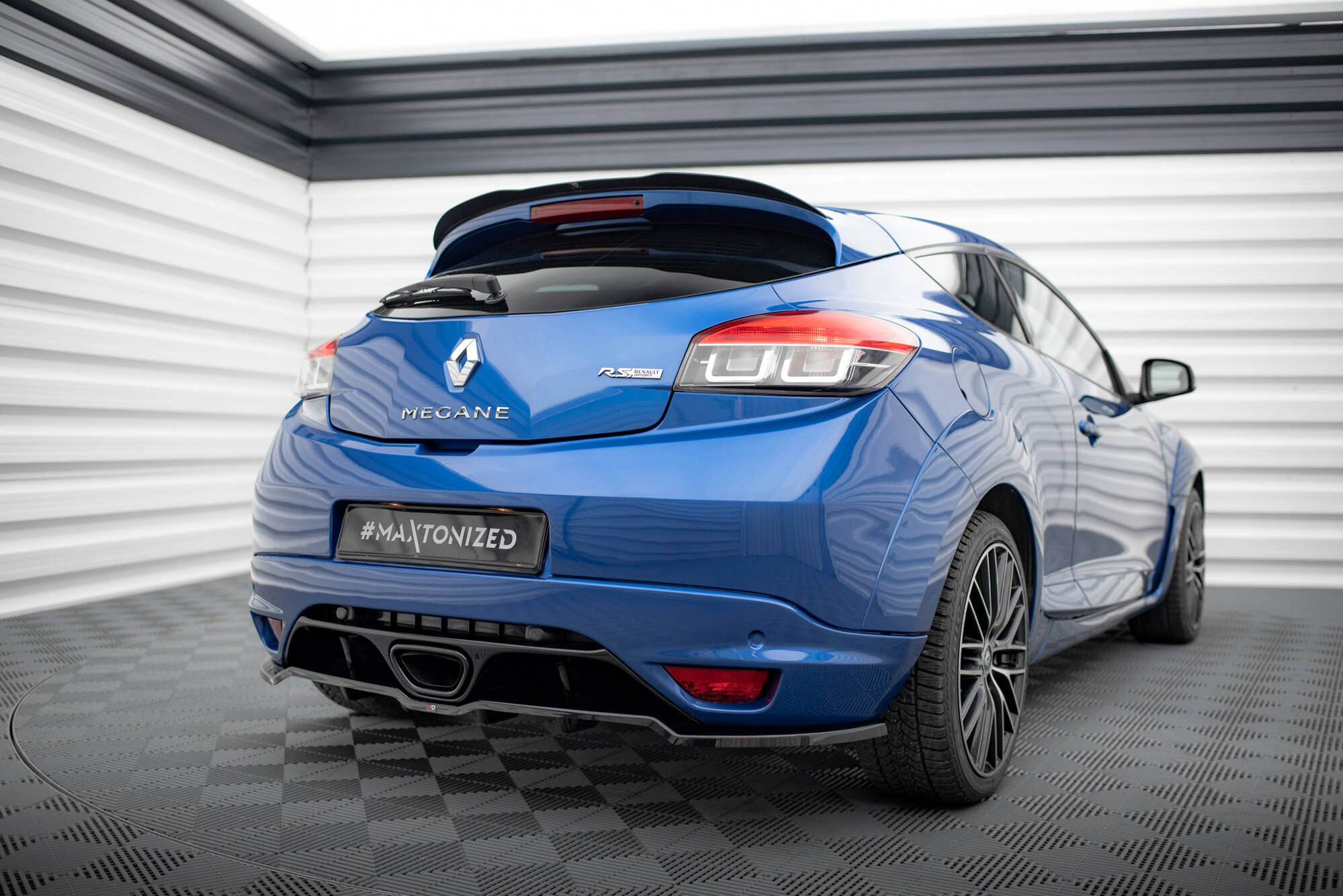 Central Rear Splitter (Vertical Bars) Renault Megane RS Mk3 - 3
