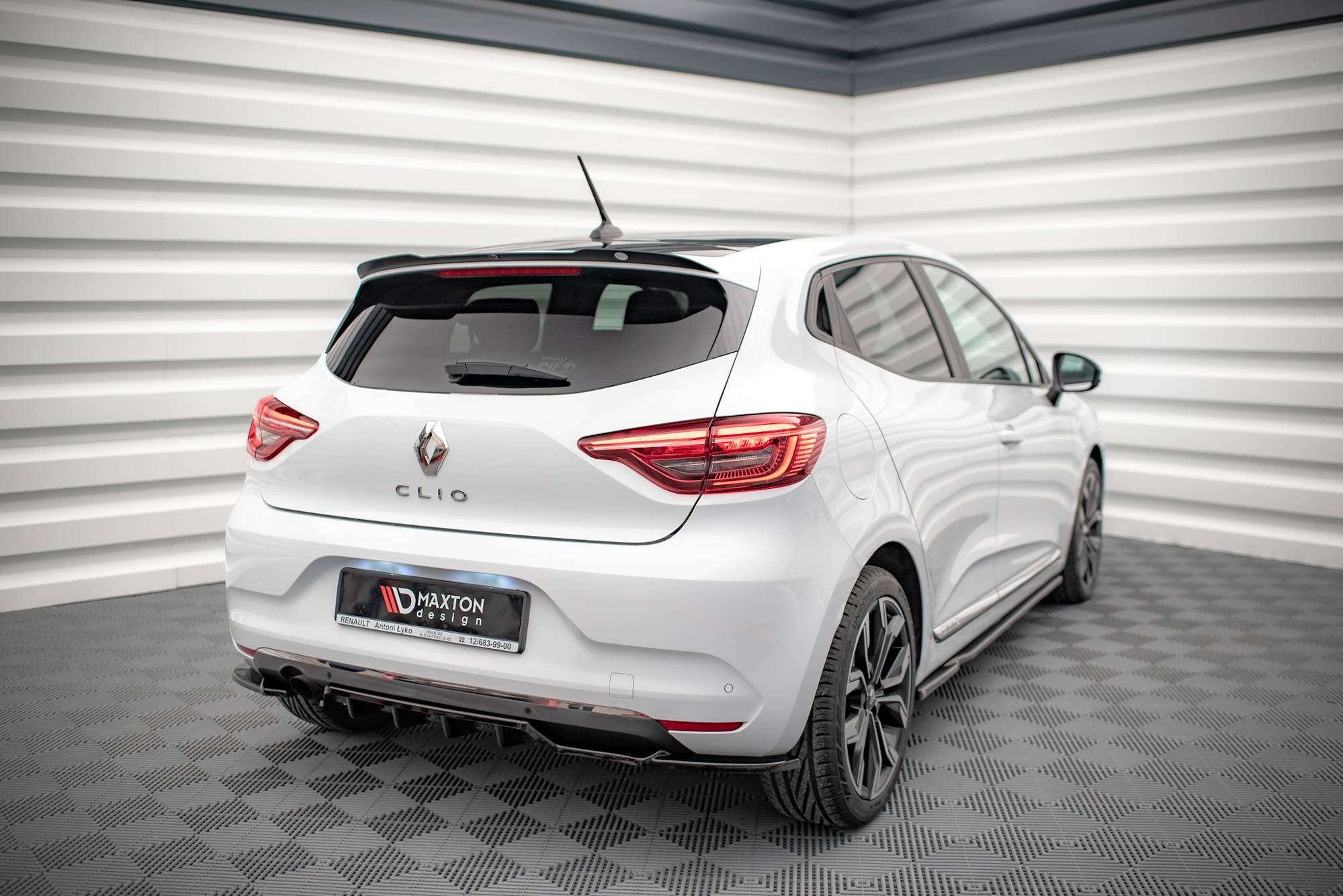 Central Rear Splitter (Vertical Bars) Renault CLIO Mk5 (2019-) - 2