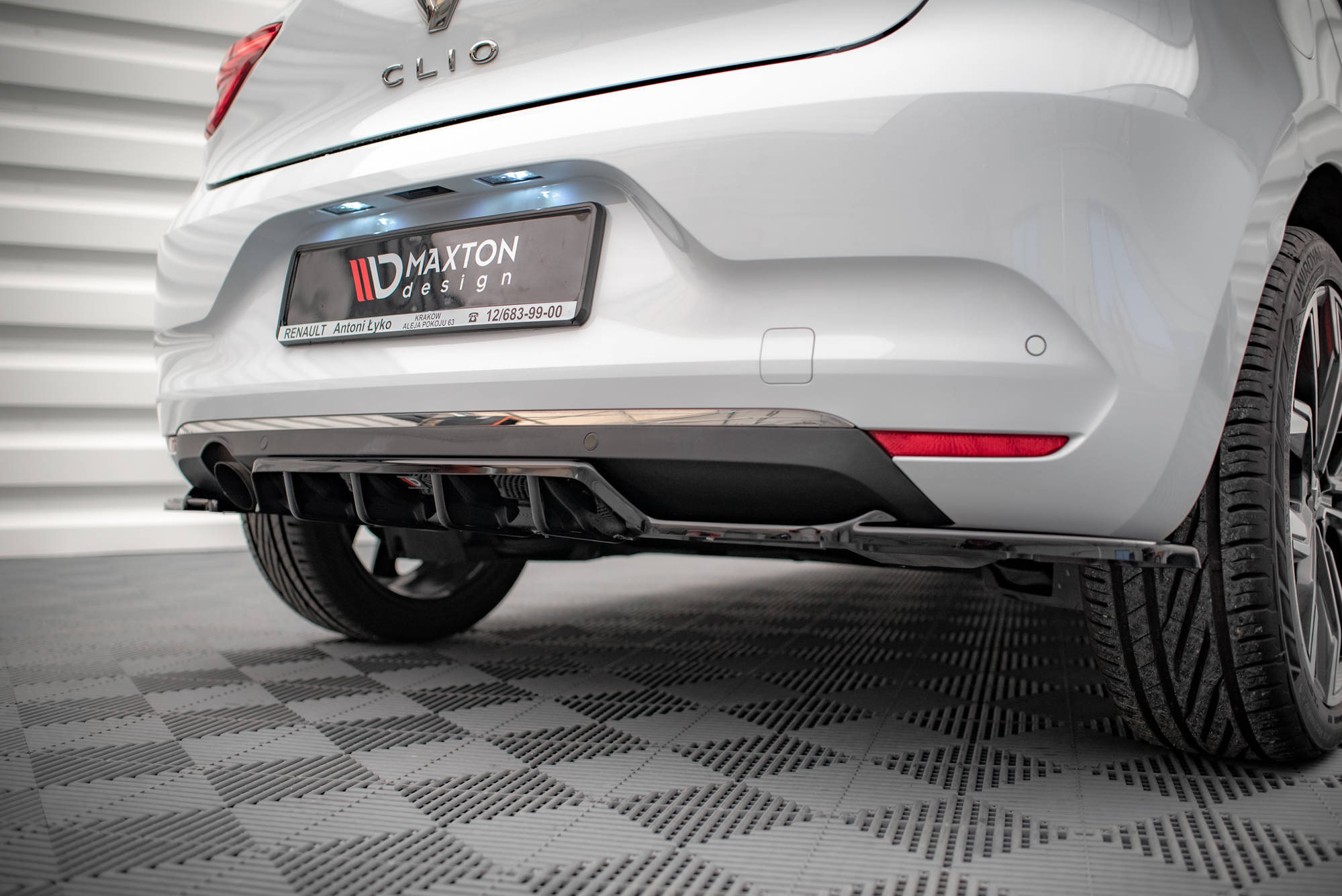 Central Rear Splitter (Vertical Bars) Renault CLIO Mk5 (2019-) - 4