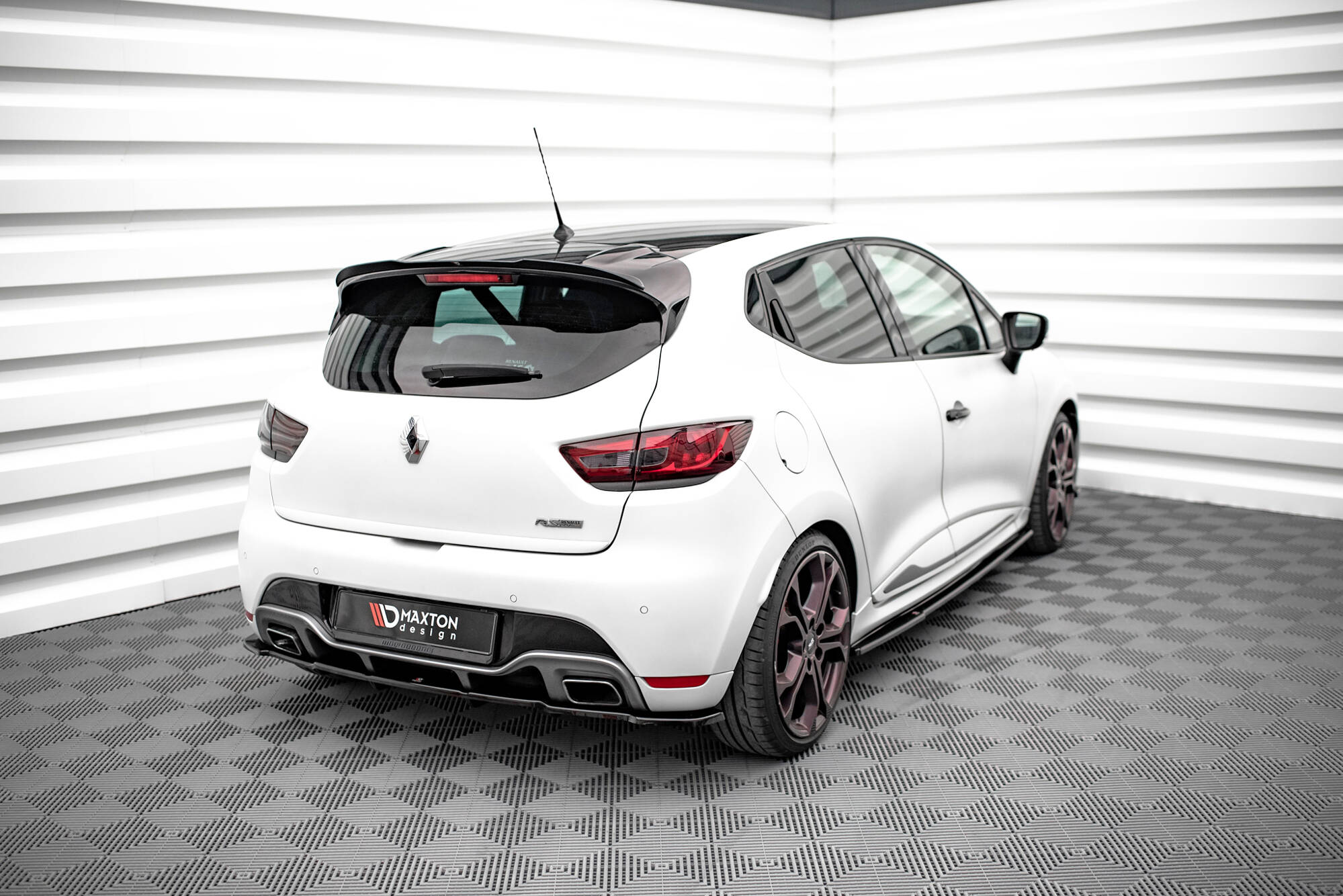 Central Rear Splitter (Vertical Bars) Renault Clio RS Mk4 - 2