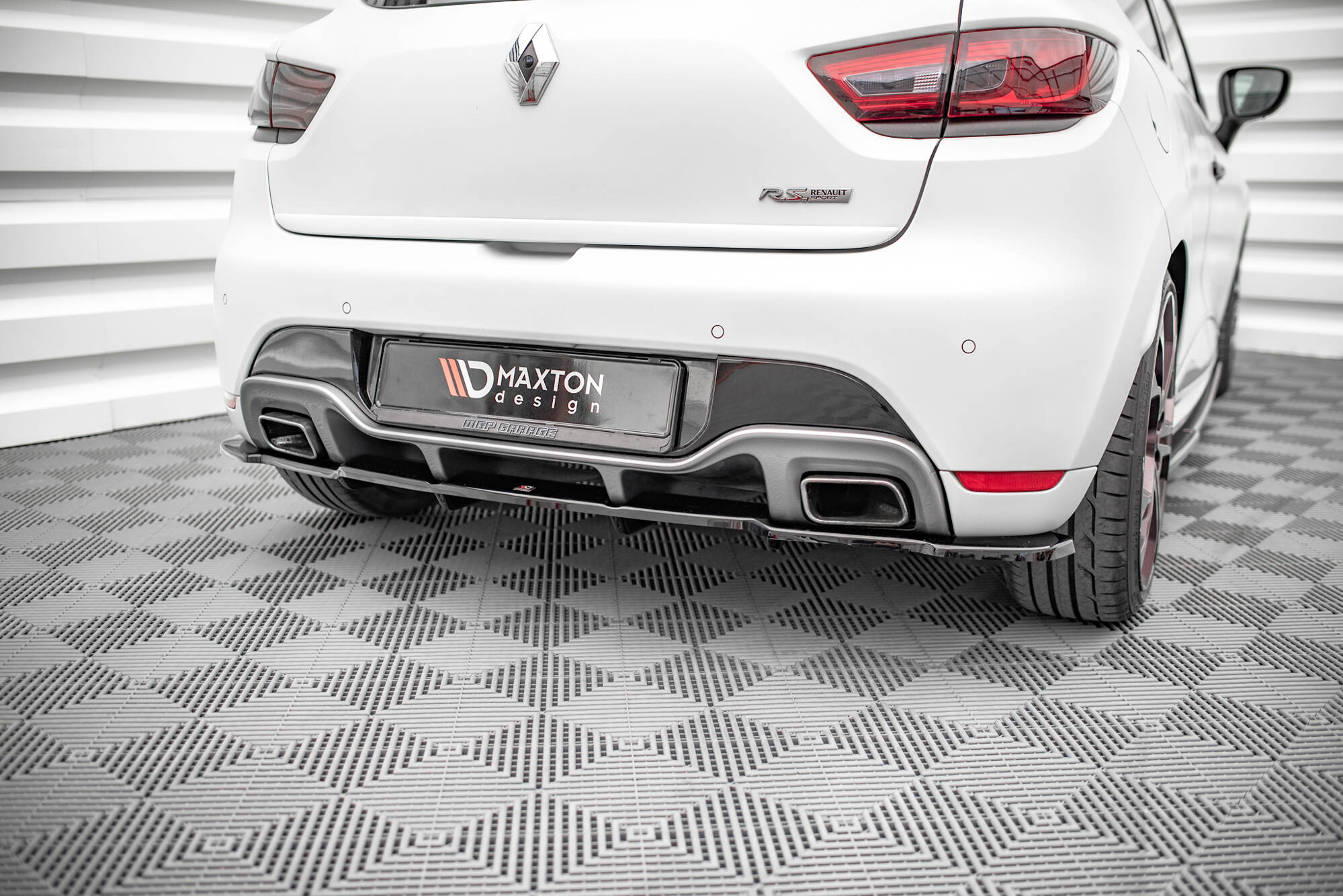 Central Rear Splitter (Vertical Bars) Renault Clio RS Mk4 - 5