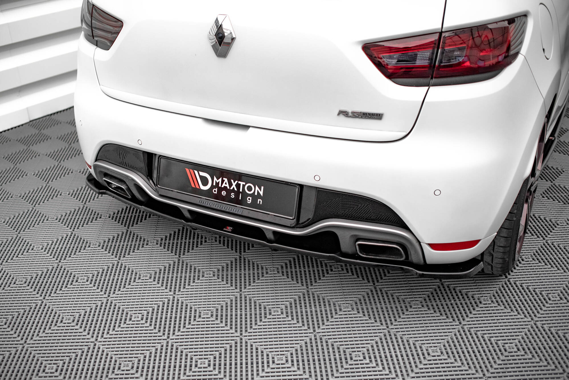 Central Rear Splitter (Vertical Bars) Renault Clio RS Mk4 - 3
