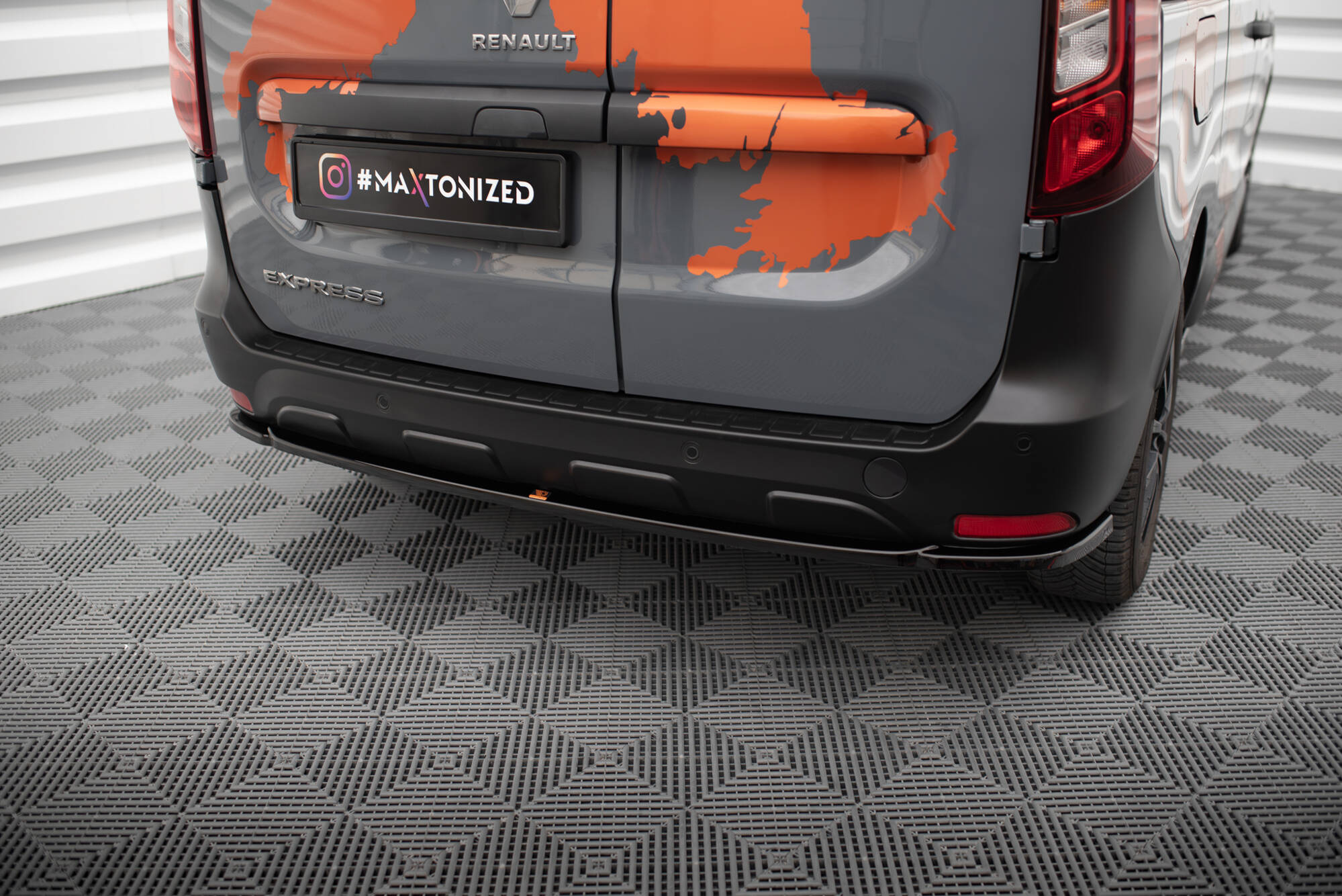 Central Rear Splitter Renault Express Mk2 - 3