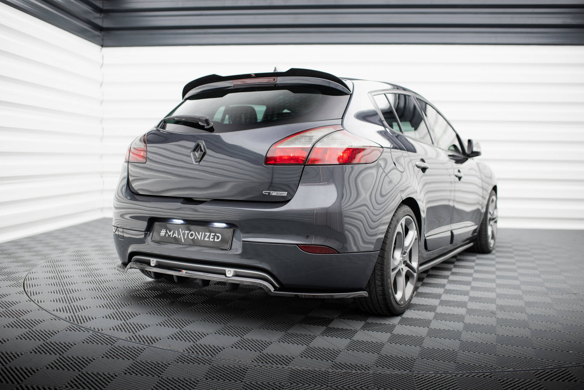 Central Rear Splitter (Vertical Bars) Renault Megane GT Mk3 Facelift - 2
