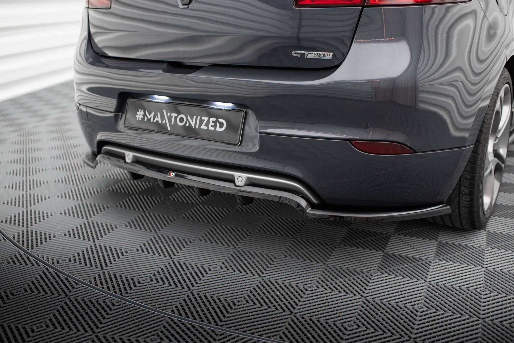 Central Rear Splitter (Vertical Bars) Renault Megane GT Mk3 Facelift - 3