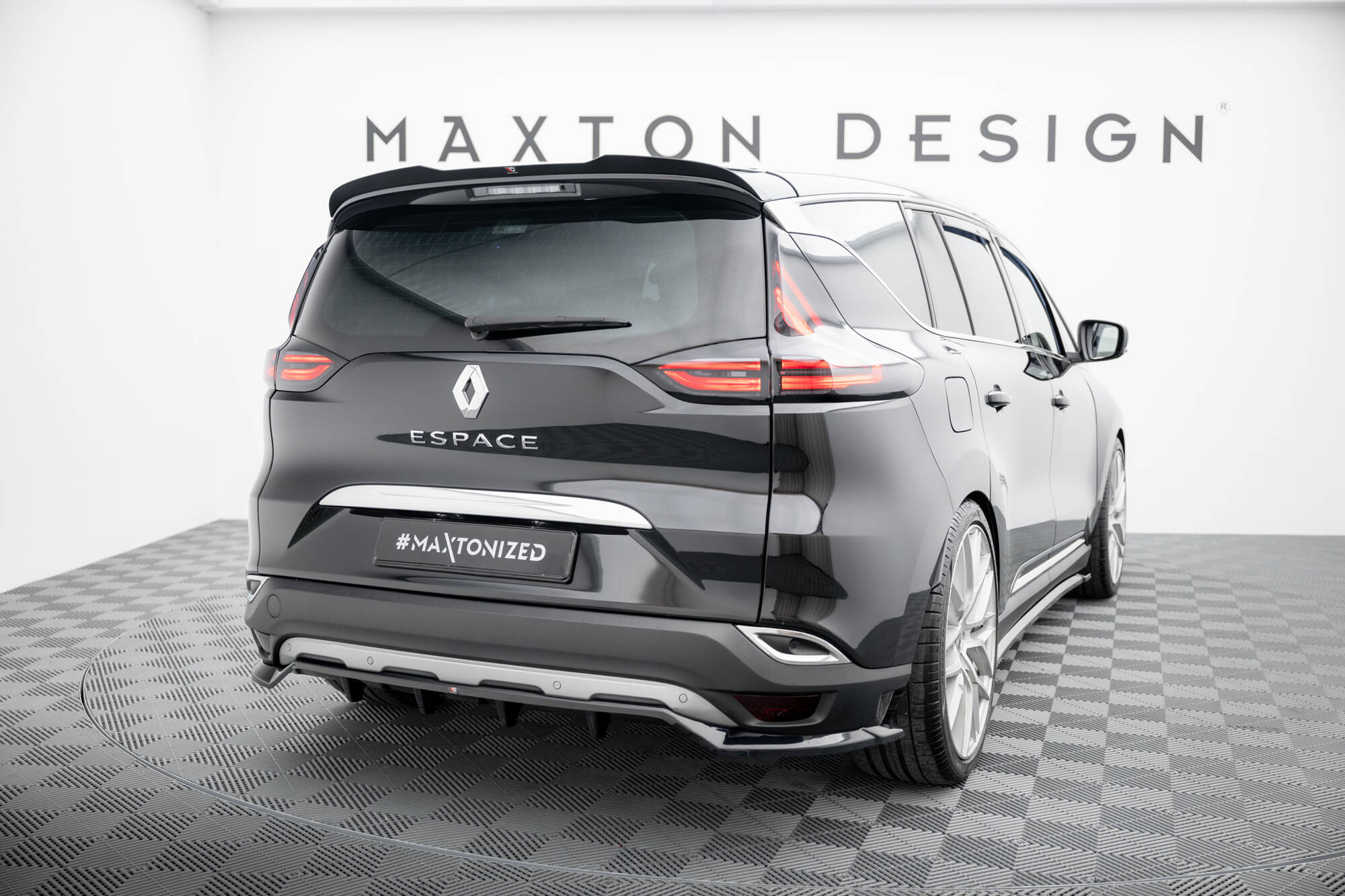 Central Rear Splitter (Vertical Bars) Renault Espace Mk5 Facelift - 5