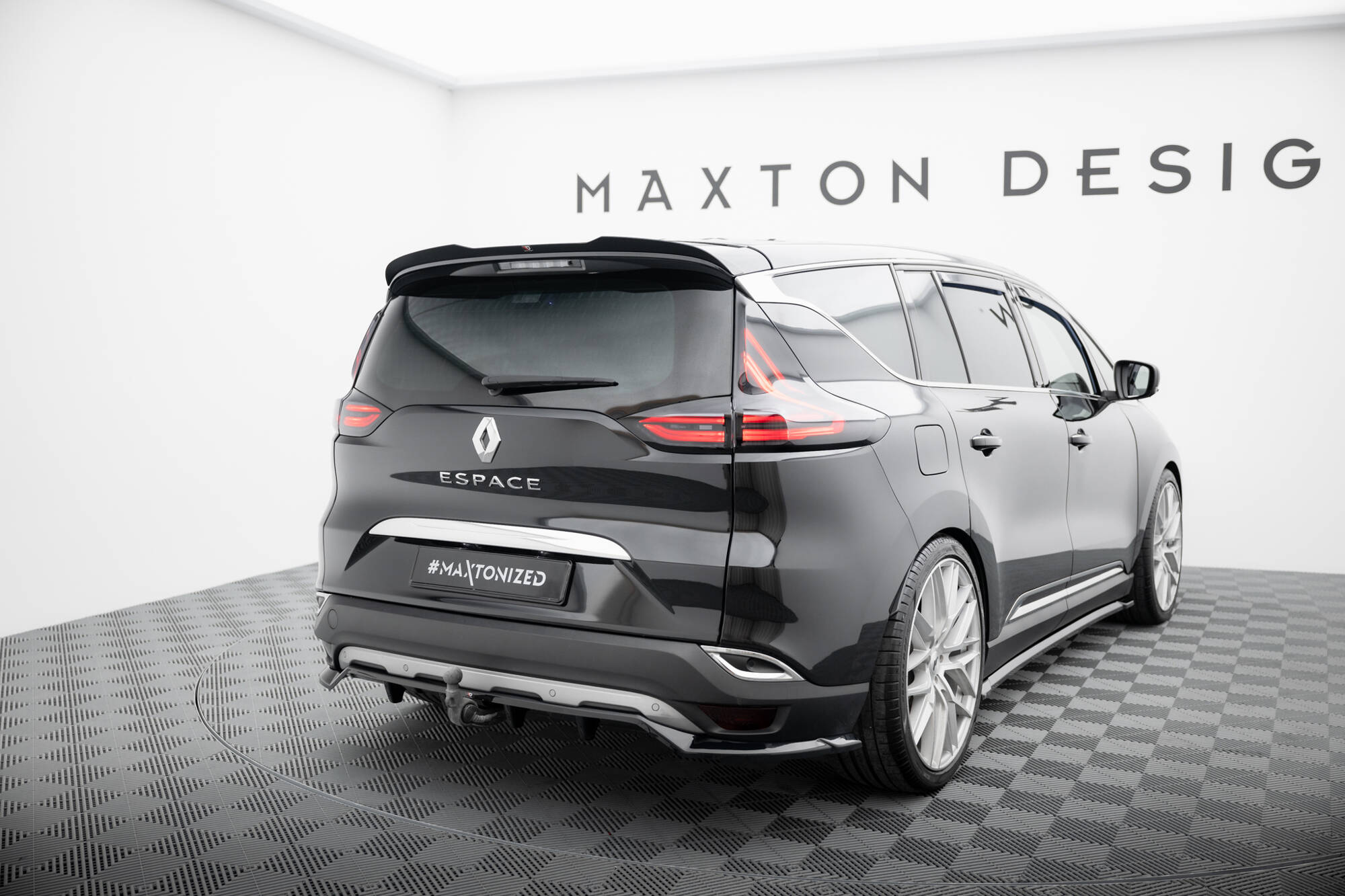 Central Rear Splitter (Vertical Bars) Renault Espace Mk5 Facelift - 4