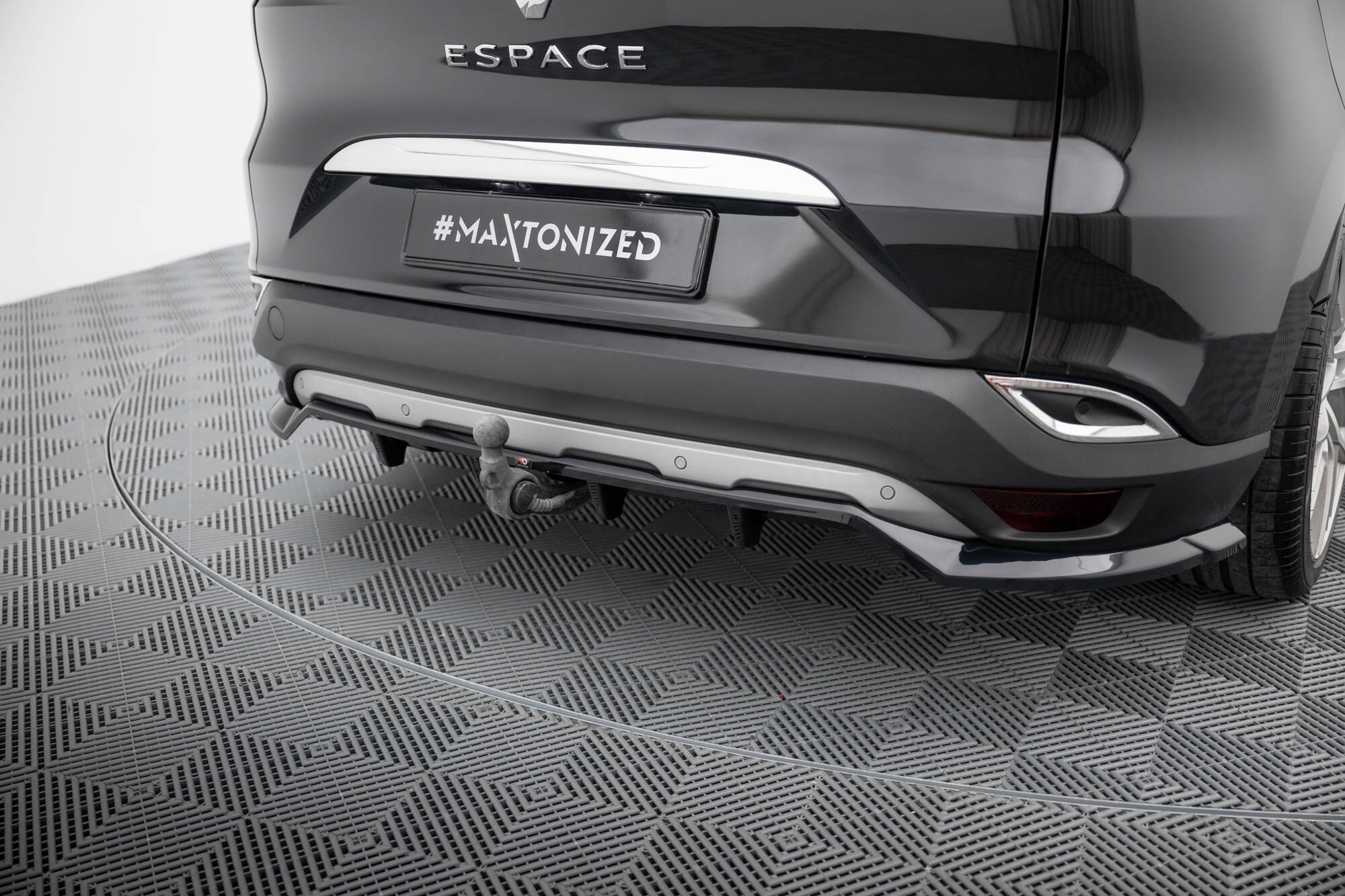 Central Rear Splitter (Vertical Bars) Renault Espace Mk5 Facelift - 2