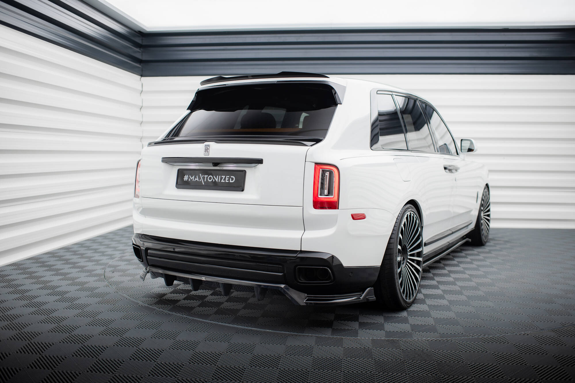 Spoiler CAP Rolls Royce Cullinan - 2