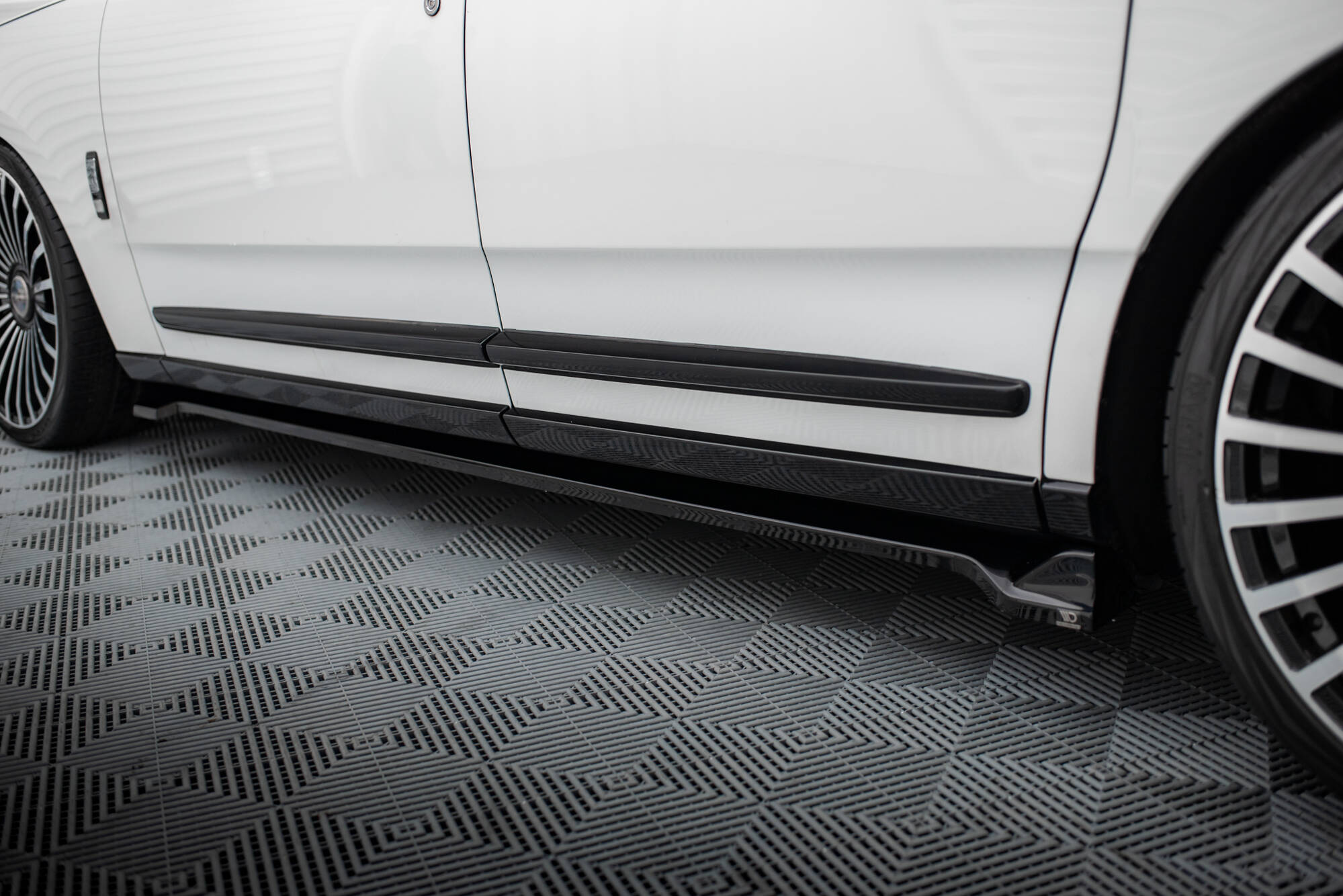 Side Skirts Diffusers Rolls Royce Cullinan - 4
