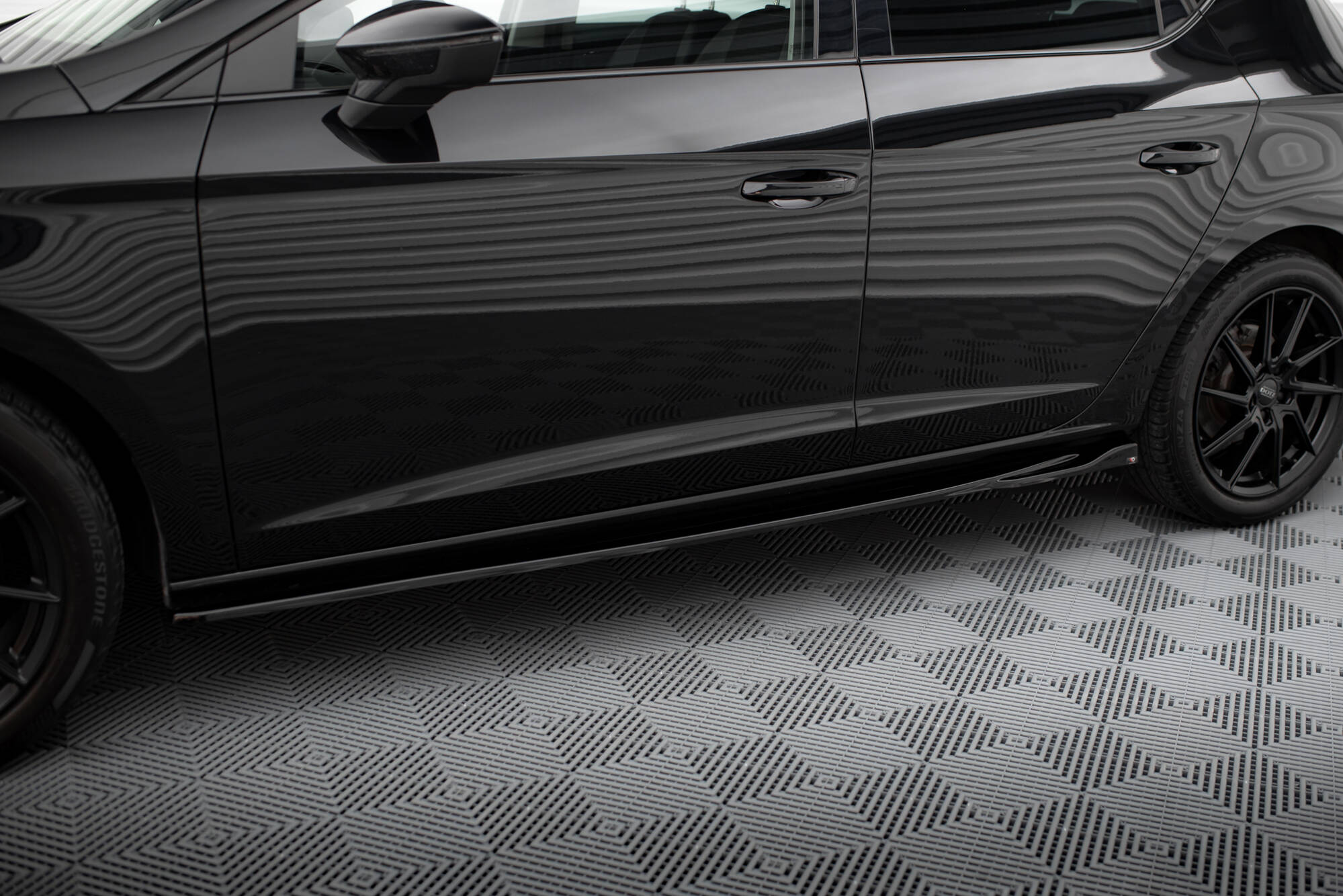 Side Skirts Diffusers V.4 Seat Leon Cupra / FR Mk3 FL - 3