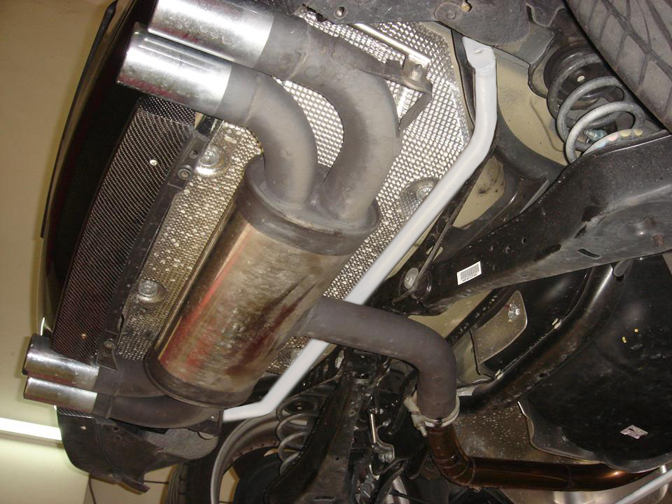 VW GOLF 5 (INCL GTI) ULTRARACING REAR TORSION BAR 329