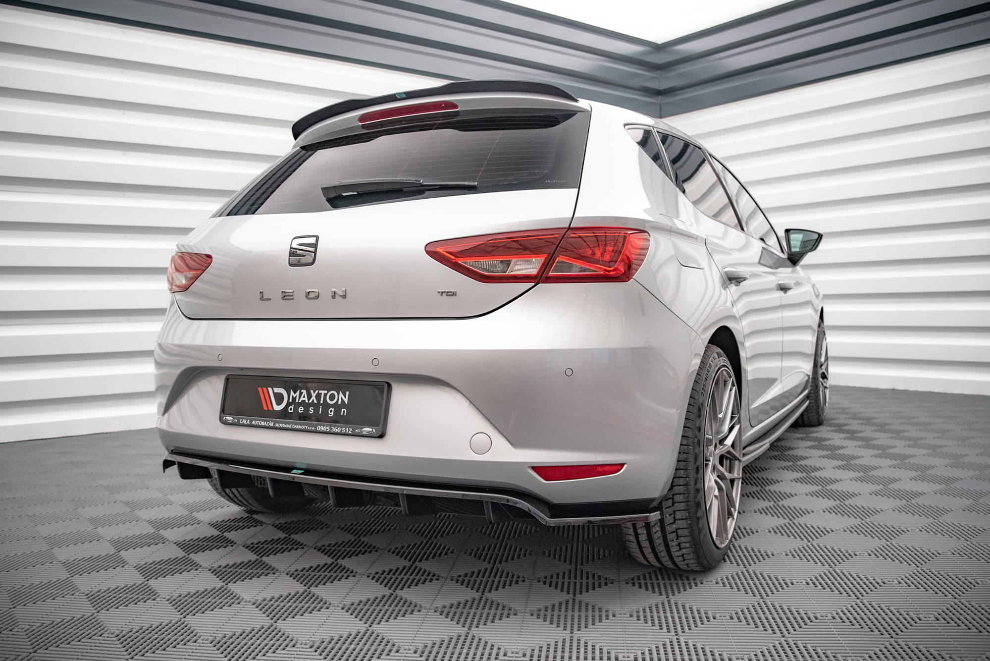 Central Rear Splitter (Vertical Bars) Seat Leon Hatchback MK3 (2012-2016) - 2