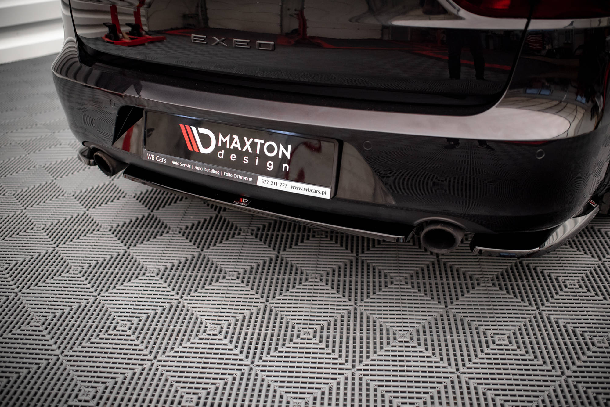 Central Rear Splitter Seat EXEO (2008-2013) - 3