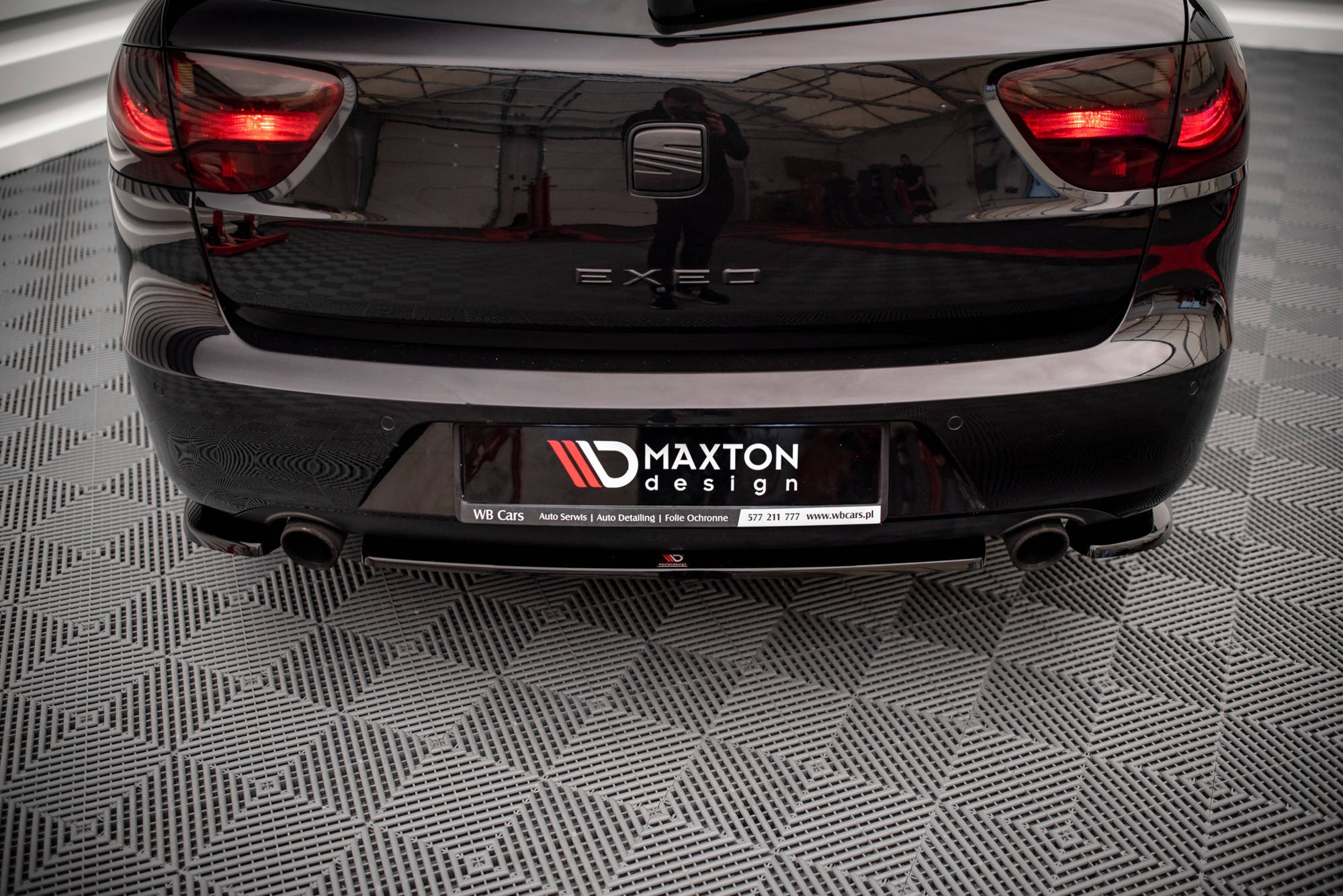 Central Rear Splitter Seat EXEO (2008-2013) - 4